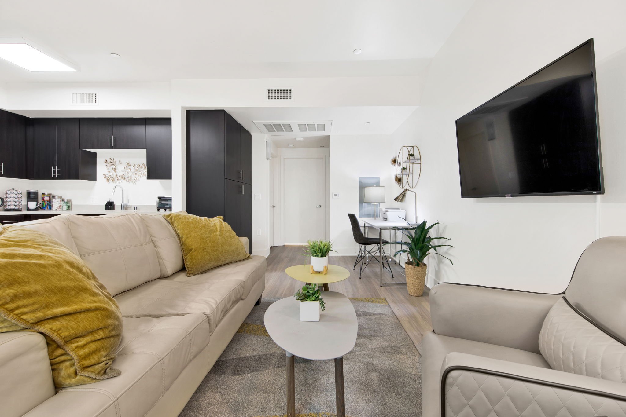 17-web-or-mls-20250325-01-521WColoradoSt-Glendale,CA_017.jpg