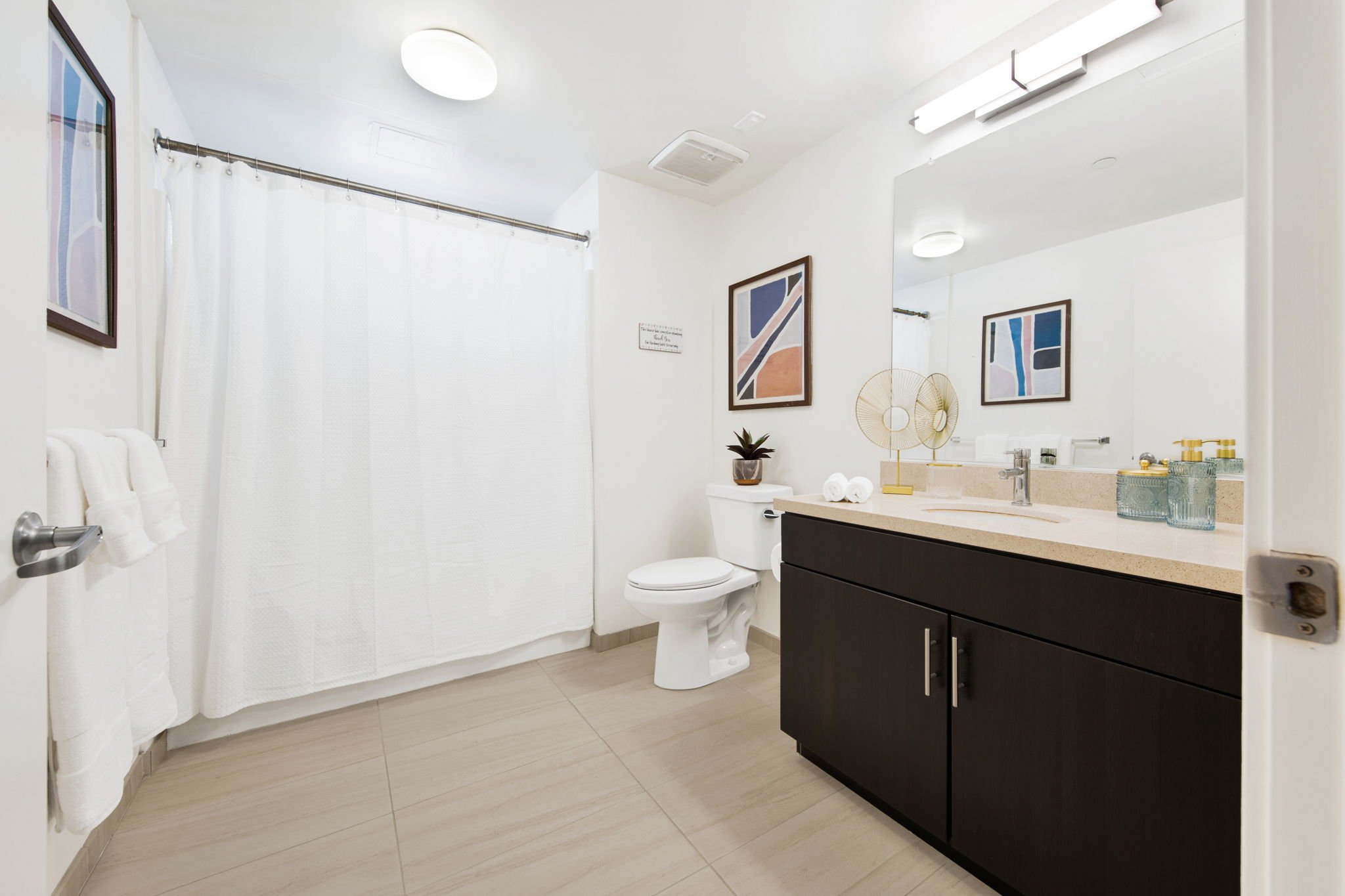 2-web-or-mls-20250325-01-521WColoradoSt-Glendale,CA_002.jpg