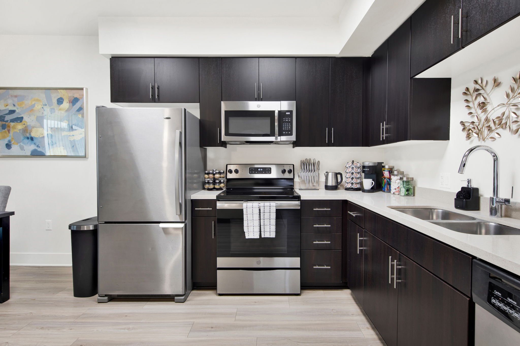 21-web-or-mls-20250325-01-521WColoradoSt-Glendale,CA_021.jpg