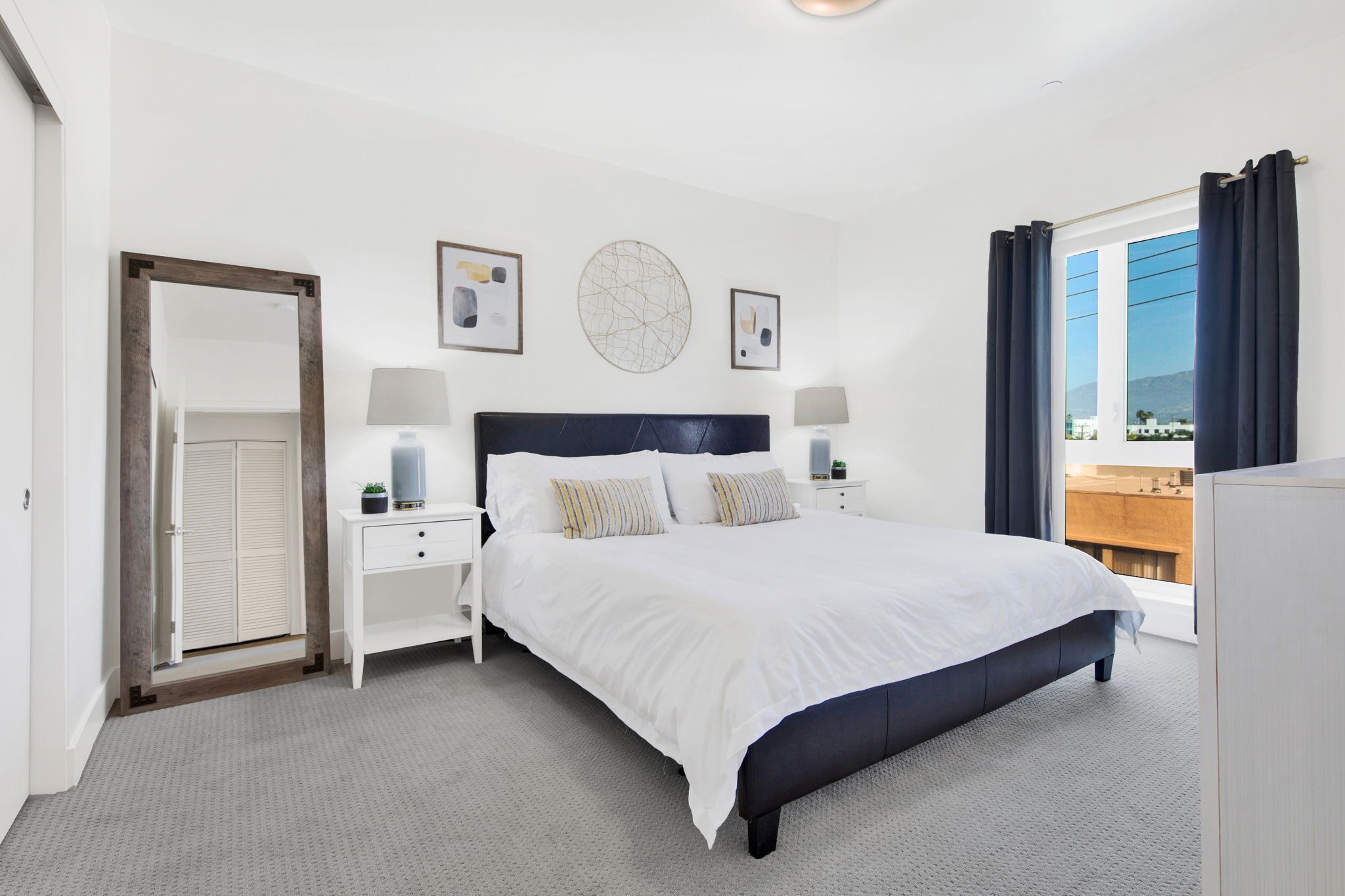 4-web-or-mls-20250325-01-521WColoradoSt-Glendale,CA_004.jpg