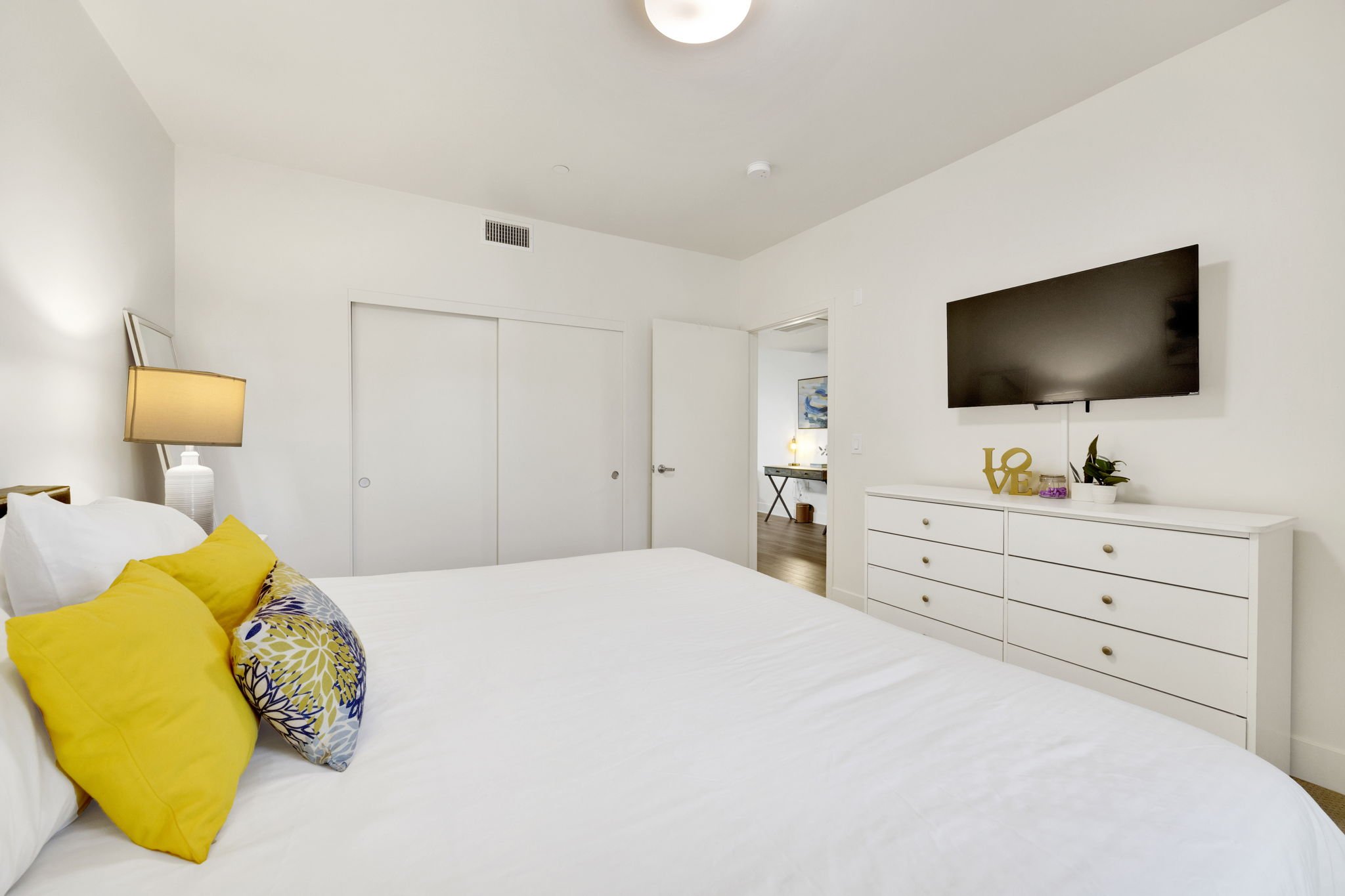 21-web-or-mls-20250310-01-521WColoradoSt409GlendaleCA -021.jpg
