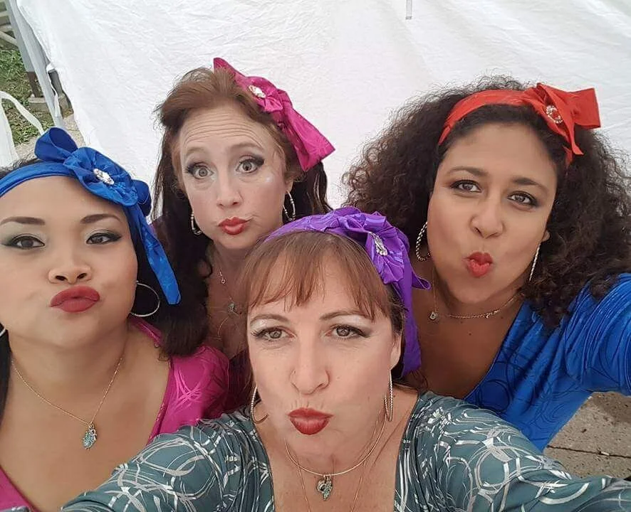 ES kisses.jpg