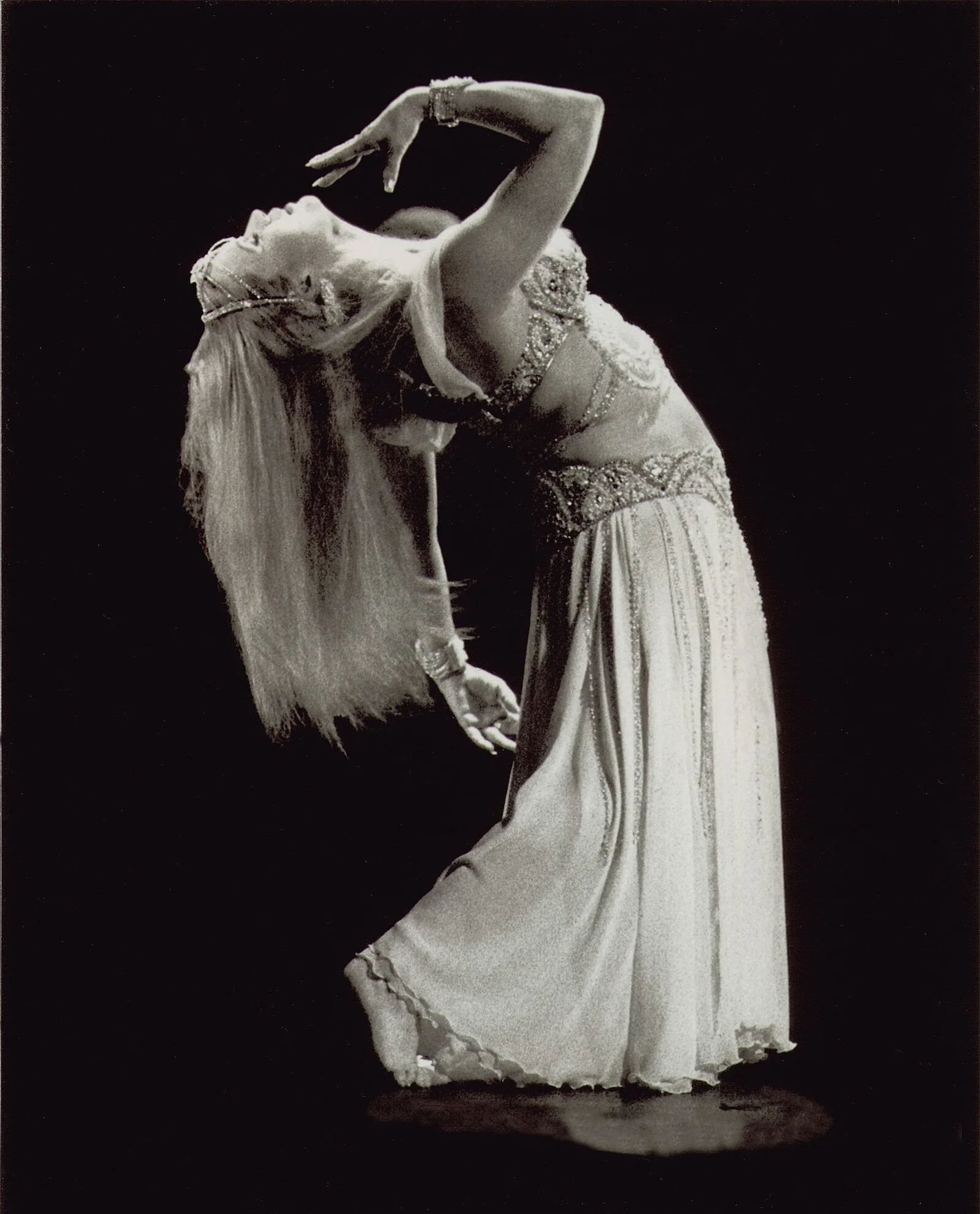 Yasmina B&W backbend.jpeg