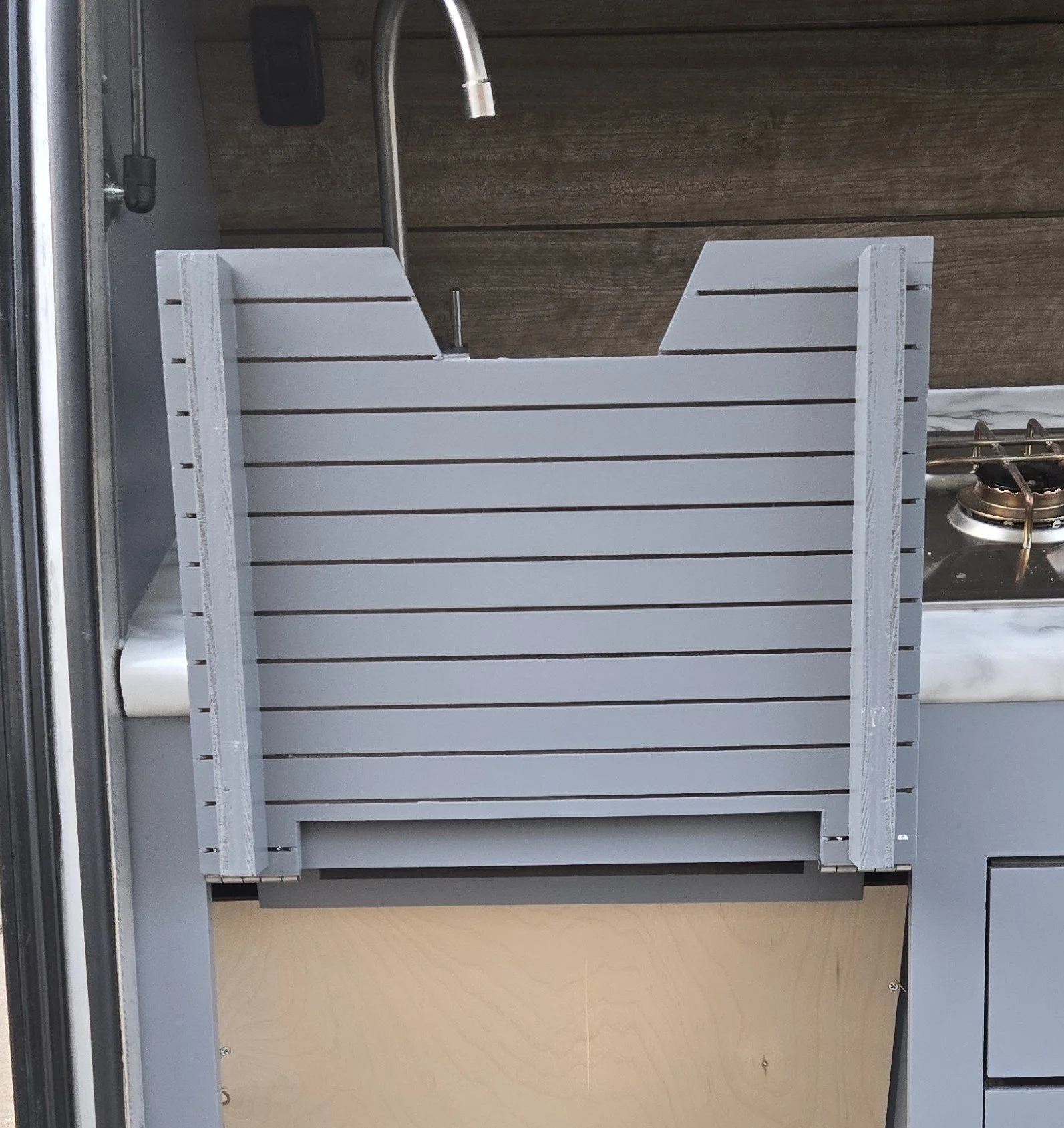 two stretchers attached to the back of the door keep the curve