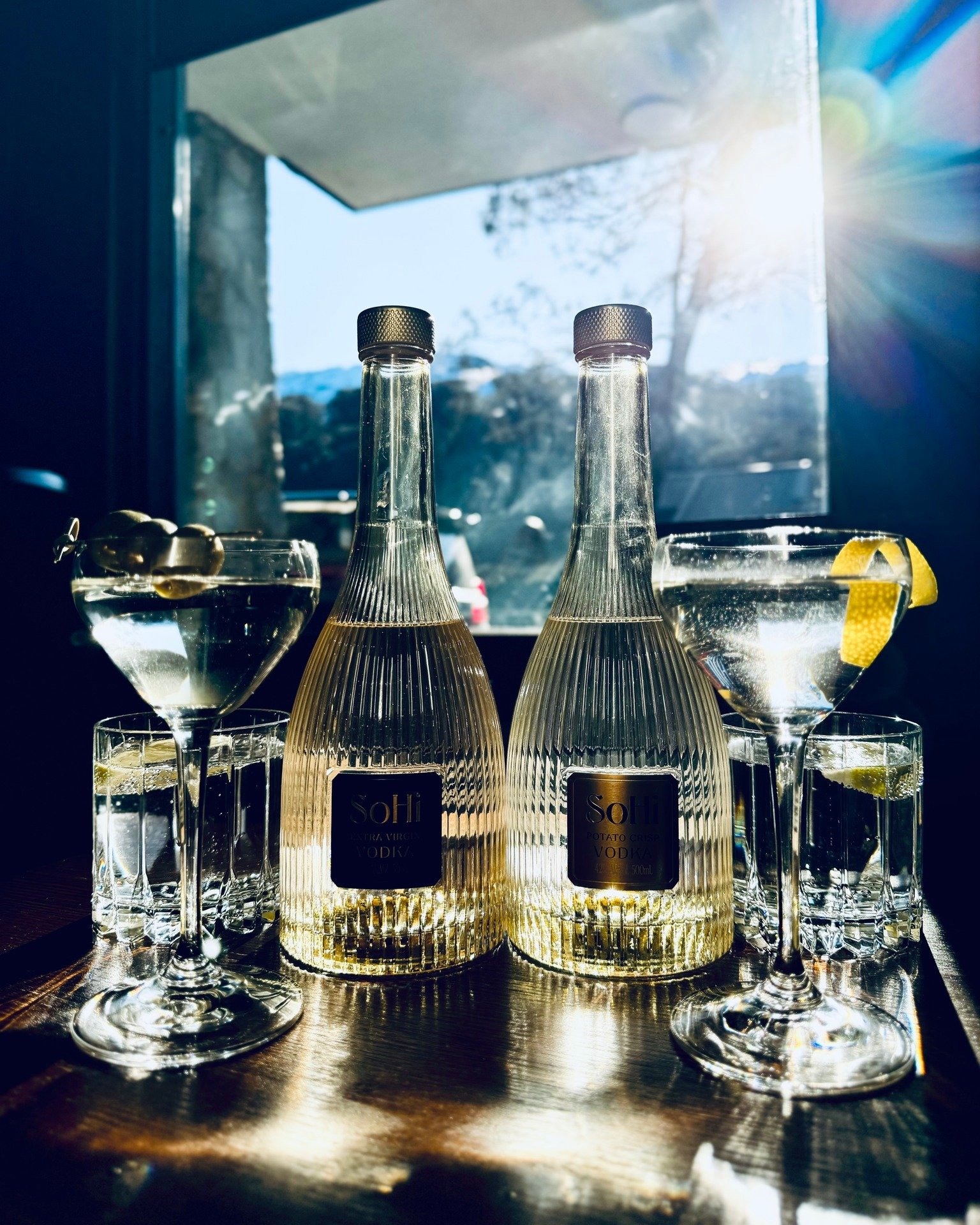Bluebird Days make excellent Apr&egrave;s Days. Blue Ribbon Spirits make Blue Ribbon Martinis.

Apr&egrave;s Now with T Bar Restaurant Thredbo and Sohi Spirits Classic Vodka Martini Thredbo Resort 

 #thredbovillage #Thredbo #delicious #pizza #snowym