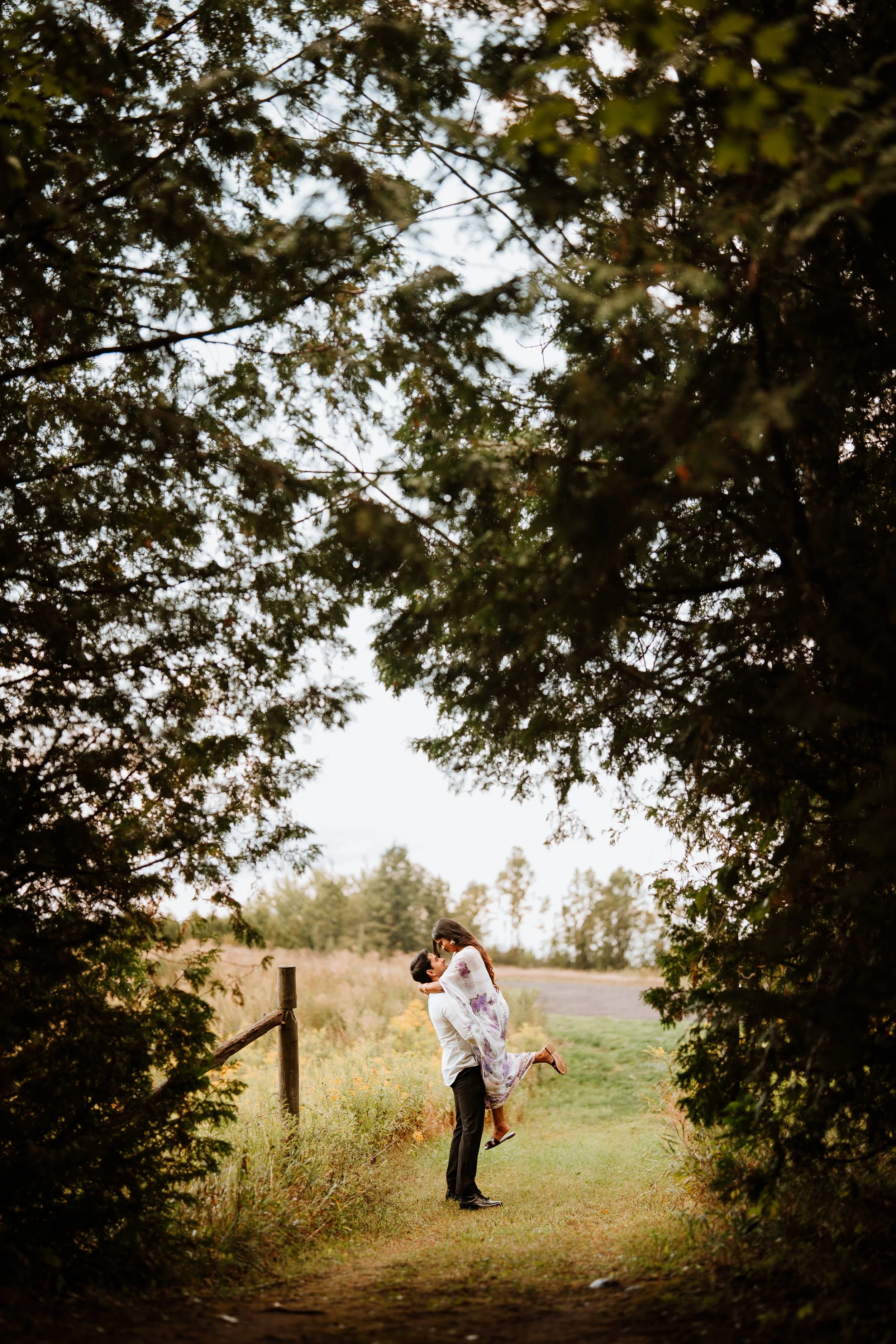 the-hummingbird-erin-ontario-rustic-wedding-forest-portraits.jpg