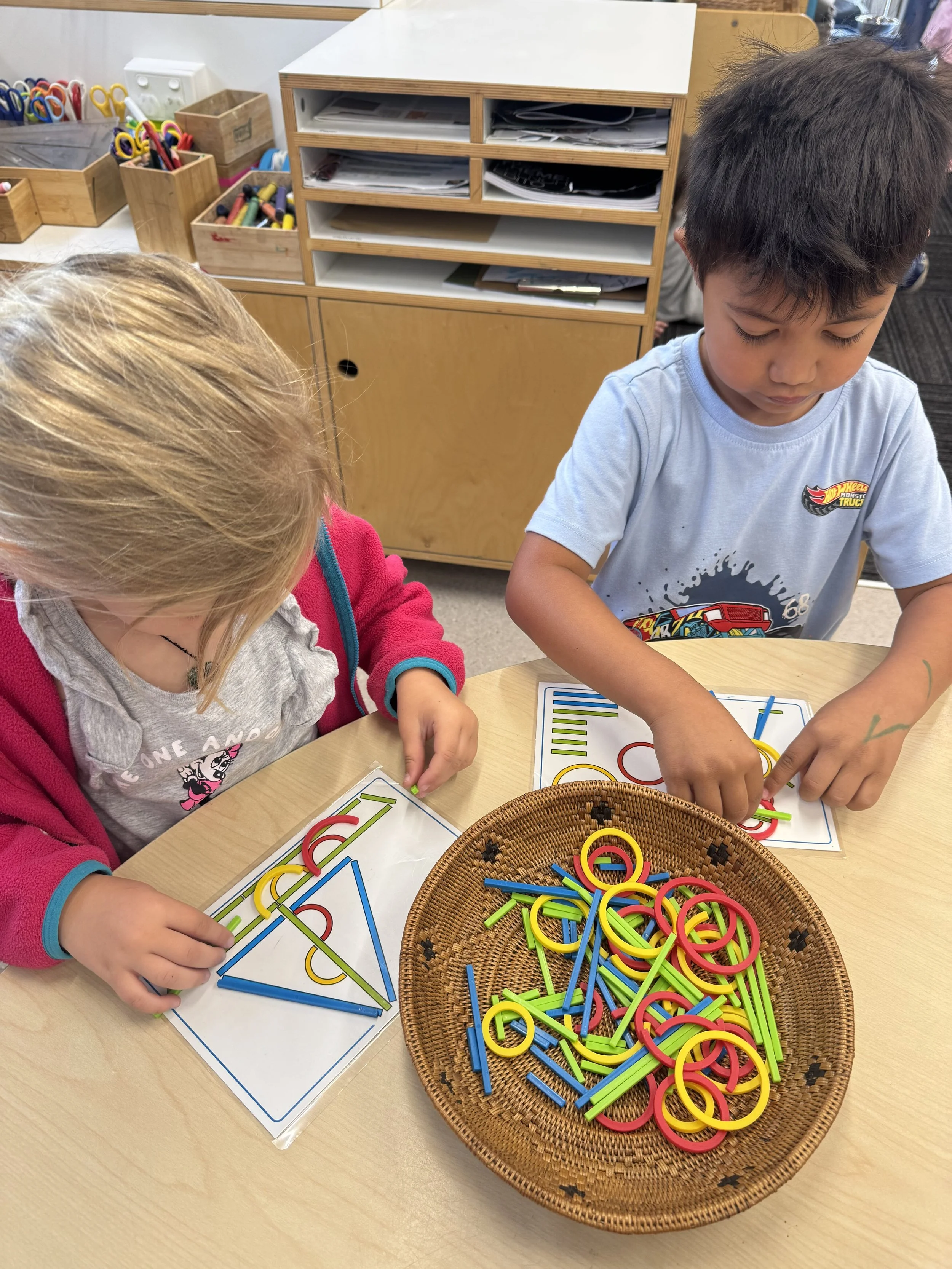 Hands-On Shape Matching 