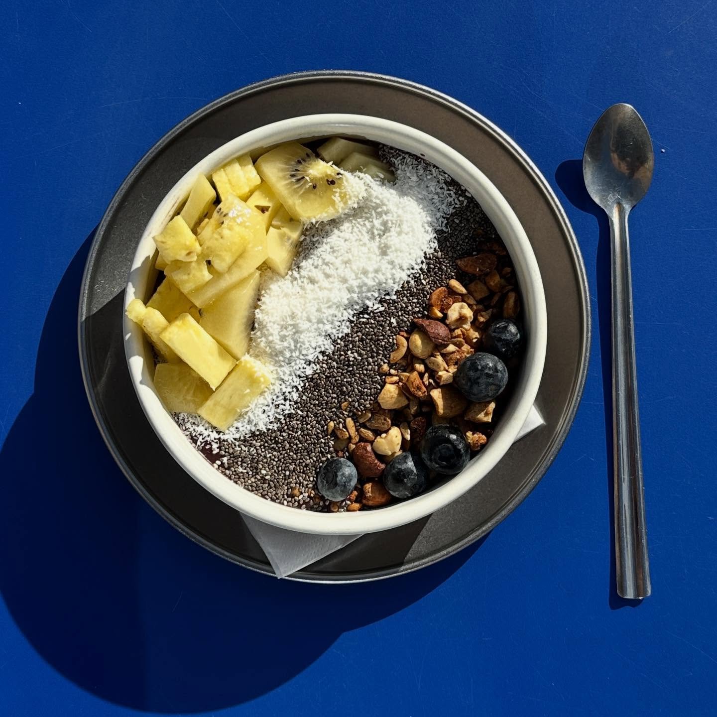 A&ccedil;ai Bowl
Fresh fruit and homemade granola
Add chocolate pearls or peanut butter if you like