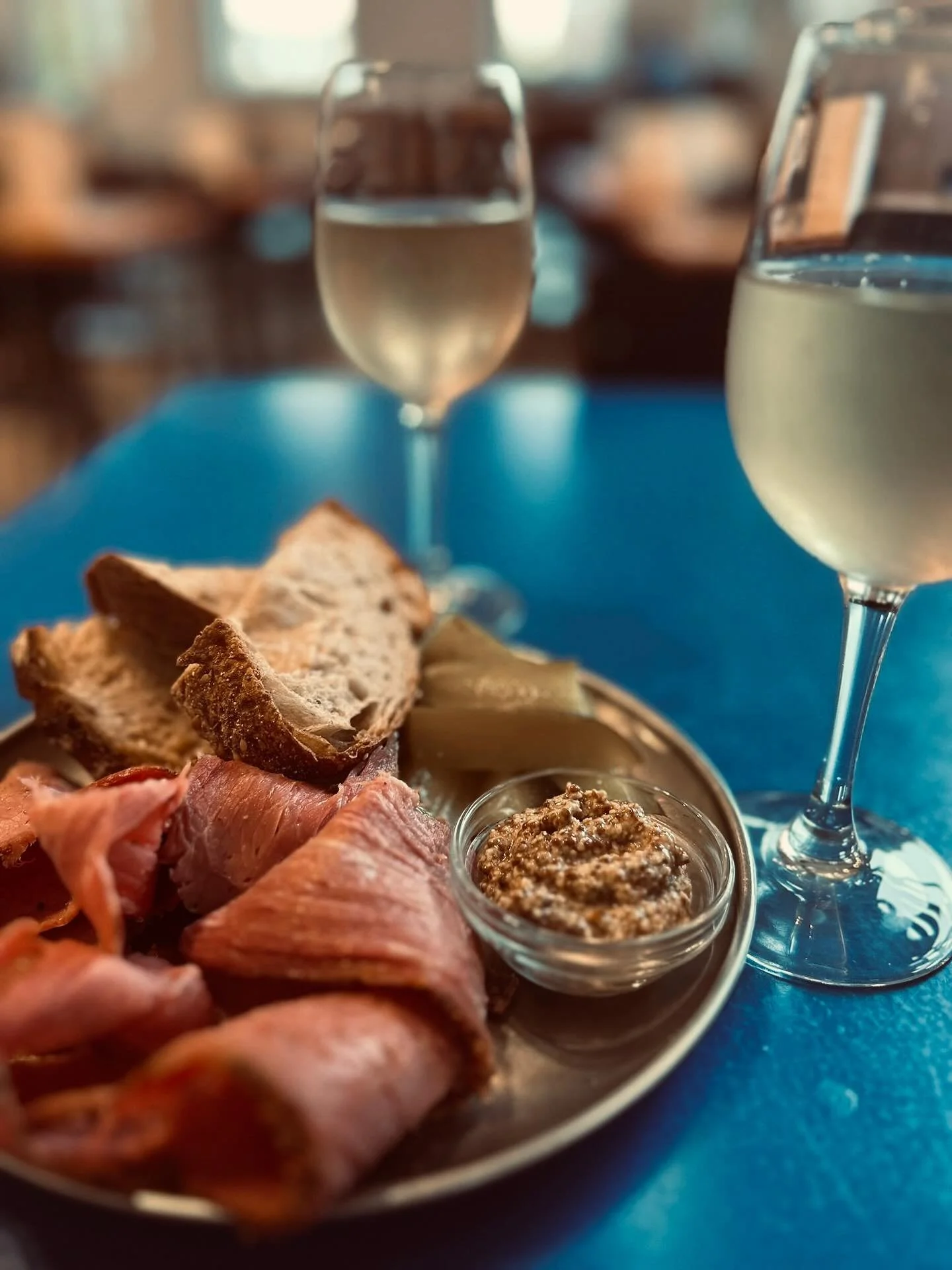 Apero Time from 15:00 till close
#naturalwine #apero