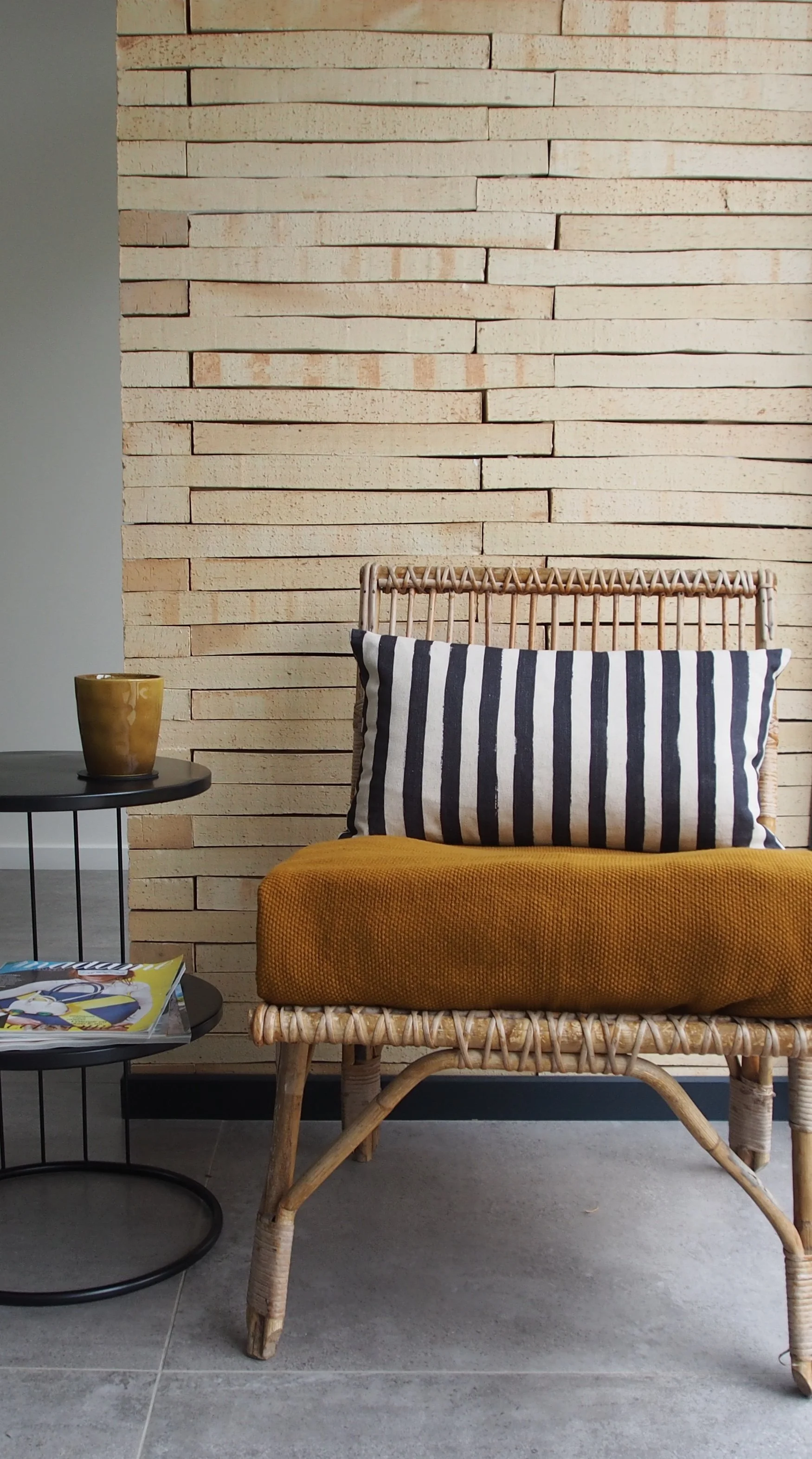 Coussin rayures noires - Ligne .rm