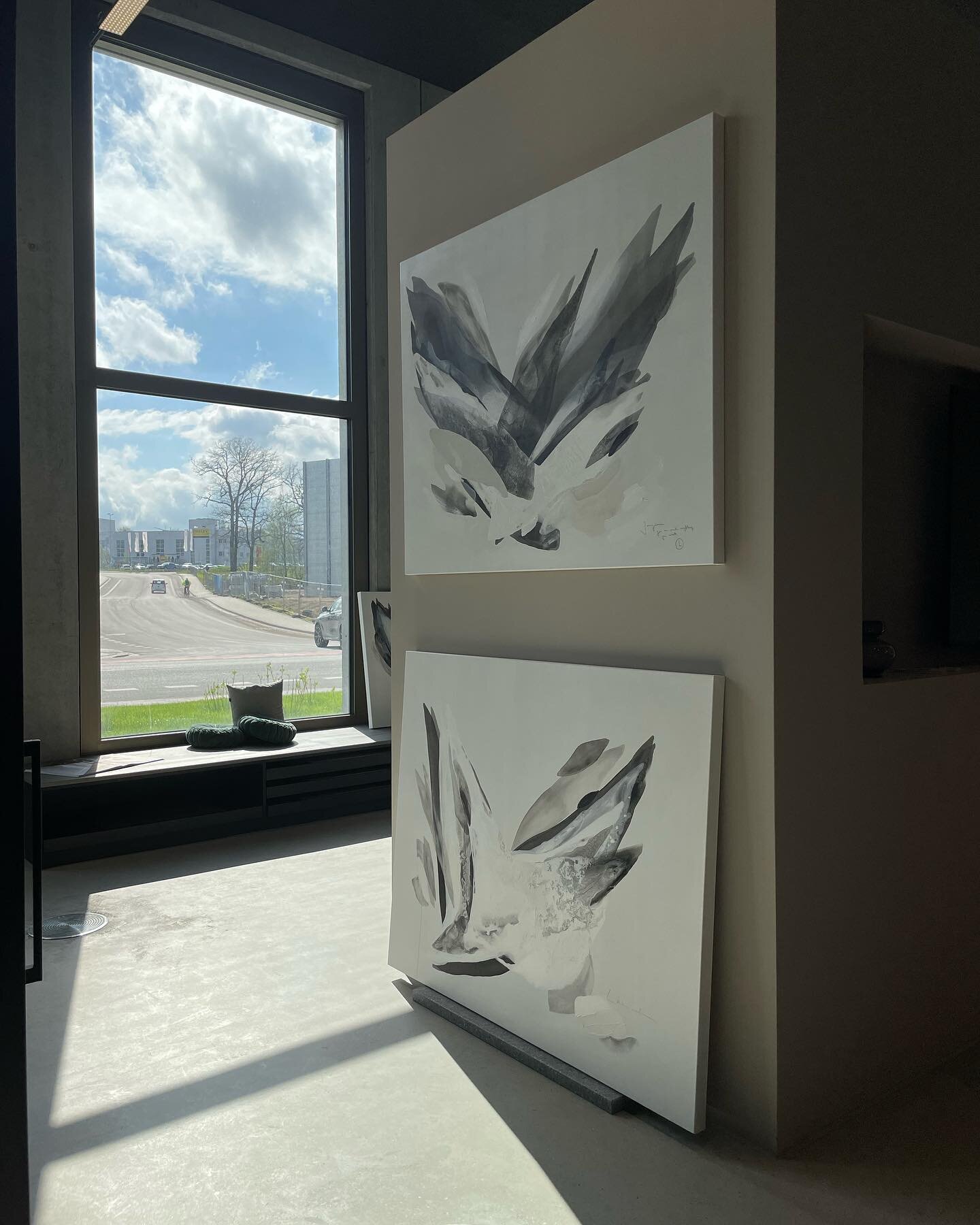 IN LOVE WITH THE PAINTINGS. - IN LOVE WITH THIS PLACE. 🖤

IMAGINE - Art Series 2023 | @hausdesgutenwohnens 👉🏼 Solo Exhibition / NOW

#feelcreatelove #imagine #artseries #interiorart #artpiece #artistsoninstagram #artforhome #artcurator #homedesign
