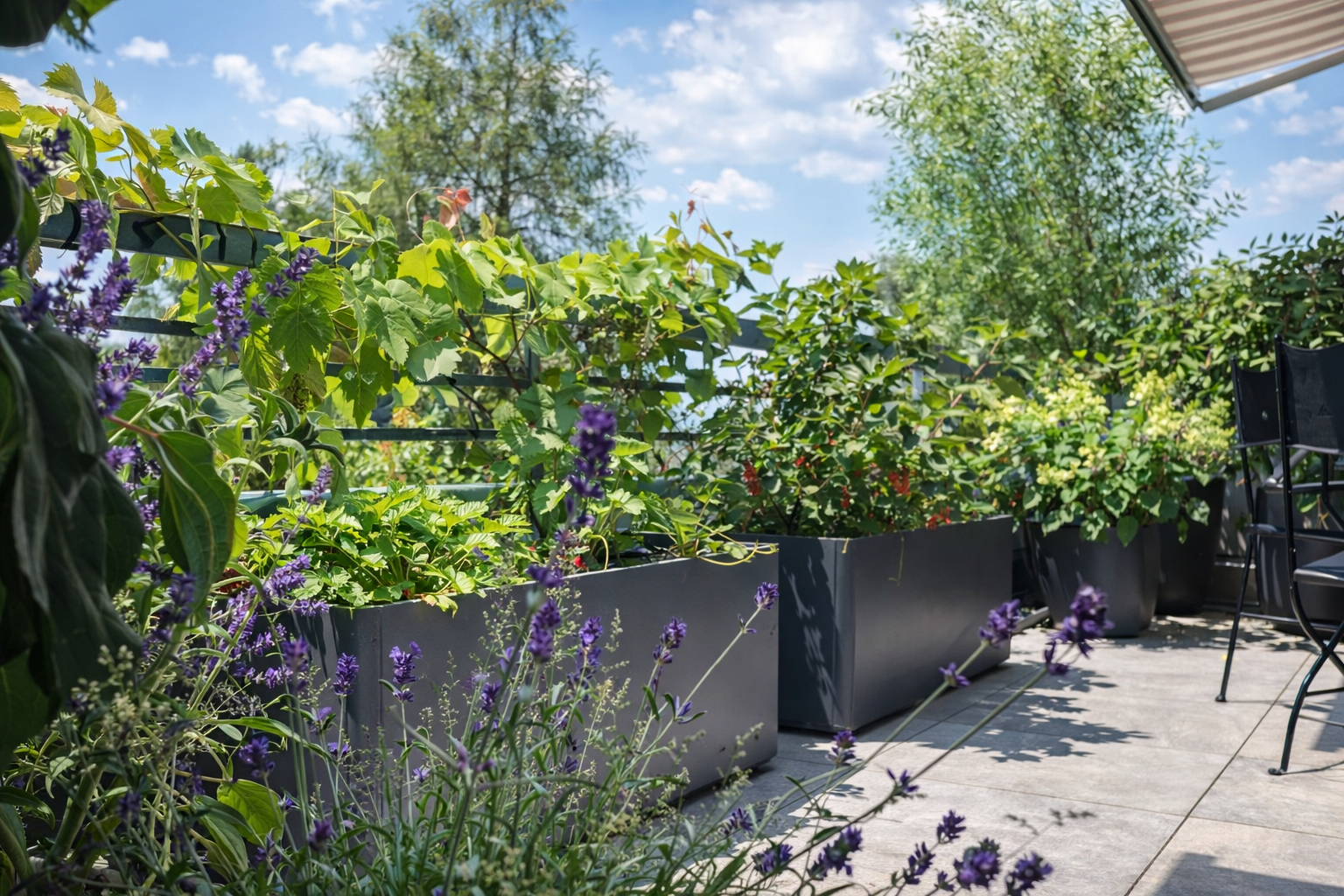 Terrasse über dem See: Familienparadies mit Weitblick