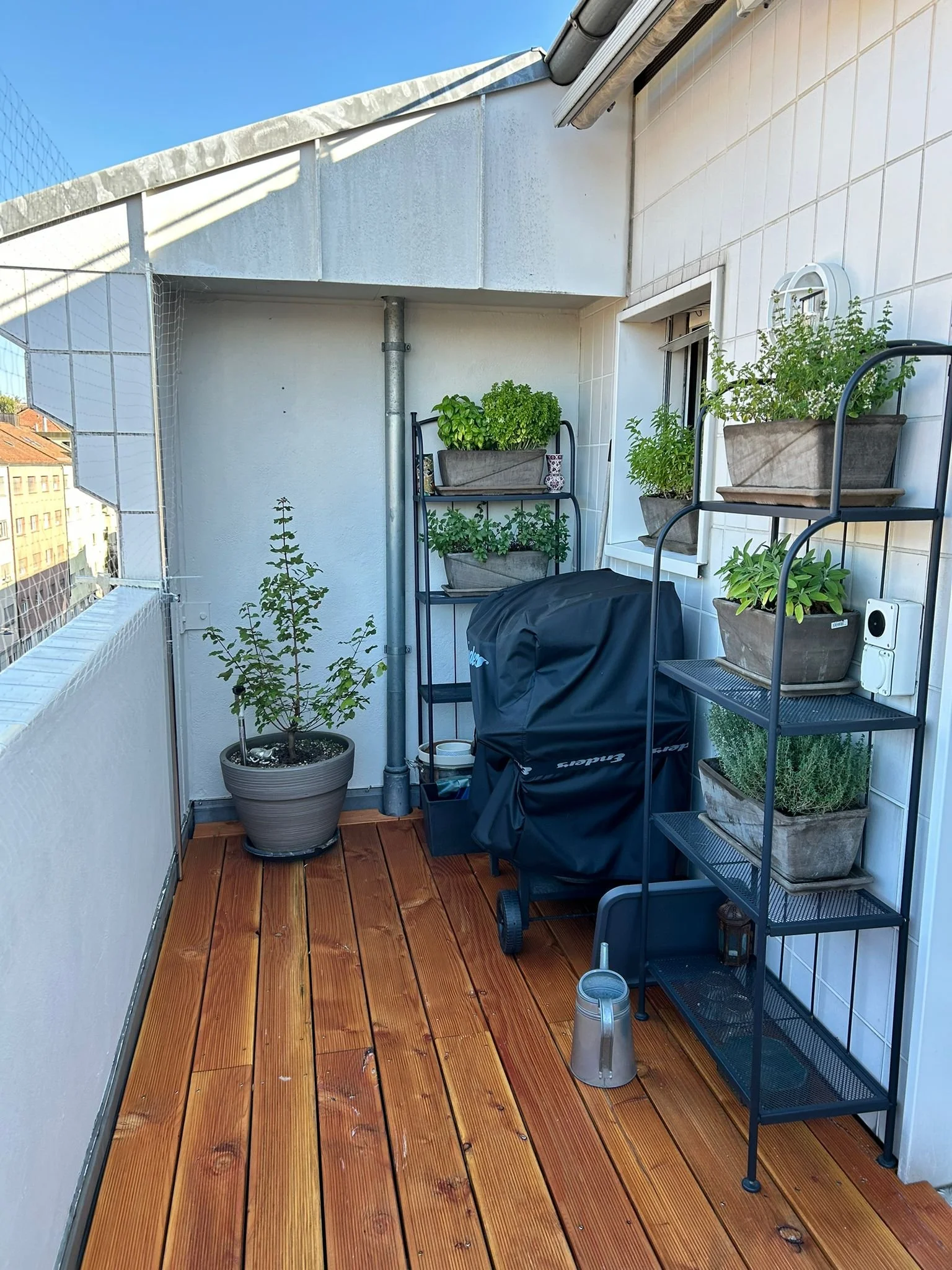 Terrassen-Upgrade: Holzdeck, Pflanzen und Freude