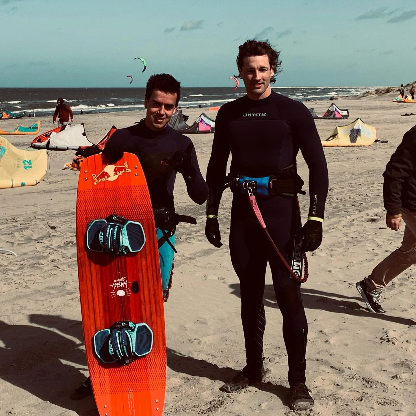 @tom_appeltans did a great job again. Yesterday he kitesurfed his first meters, and all of that in just 2 days of lessons! 👌🏼