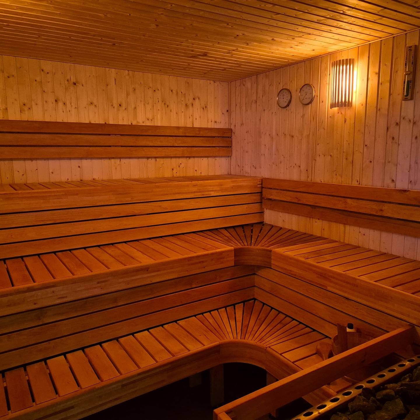 De nieuwe sauna is klaar! De gemengde wellness is vanaf vandaag weer te gebruiken. Kom jij hem uitproberen?

#relax #sauna