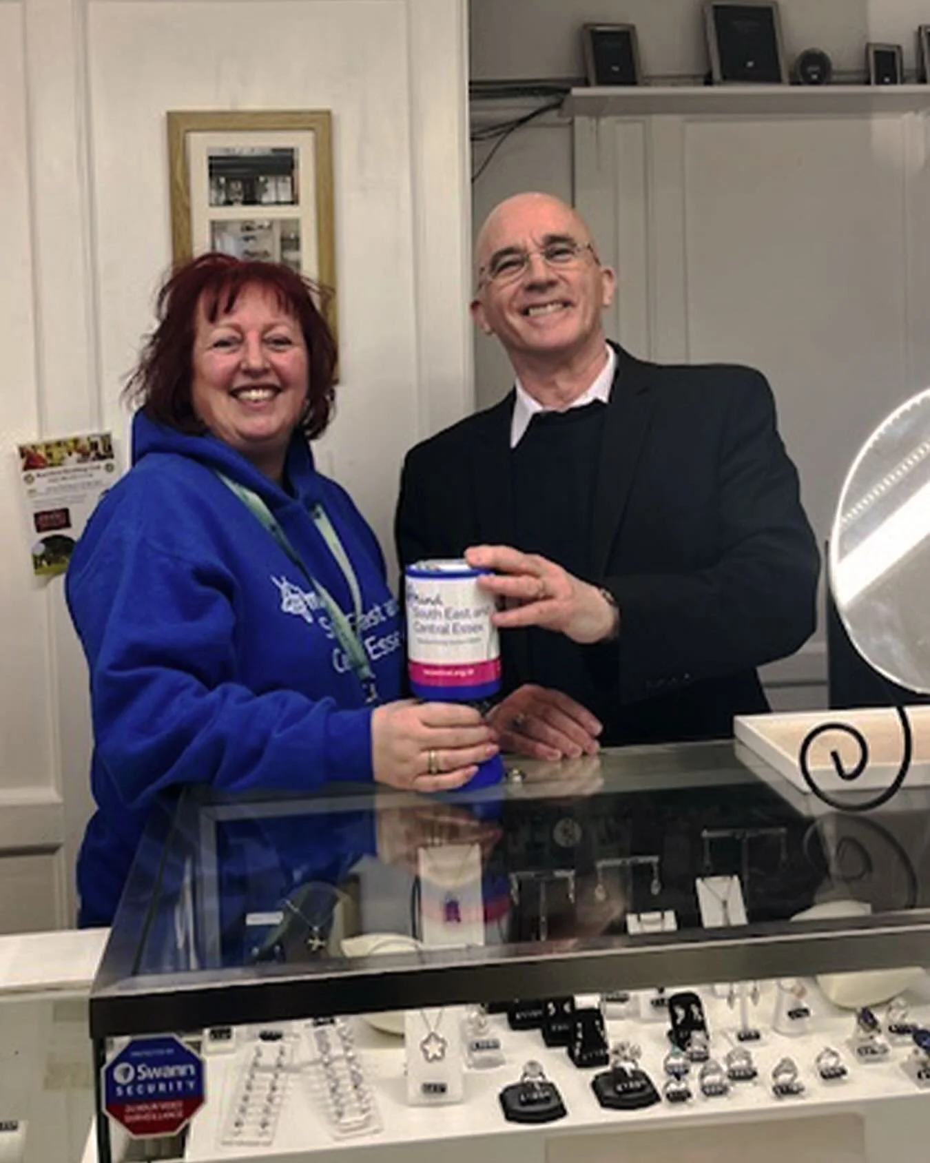Community kindness. Local impact.

A huge thank you to @sarahbethjewellers in Rochford for supporting South East and Central Essex Mind with a collection tin on their counter. 💙

Thanks to the kindness and generosity of their customers, an amazing &
