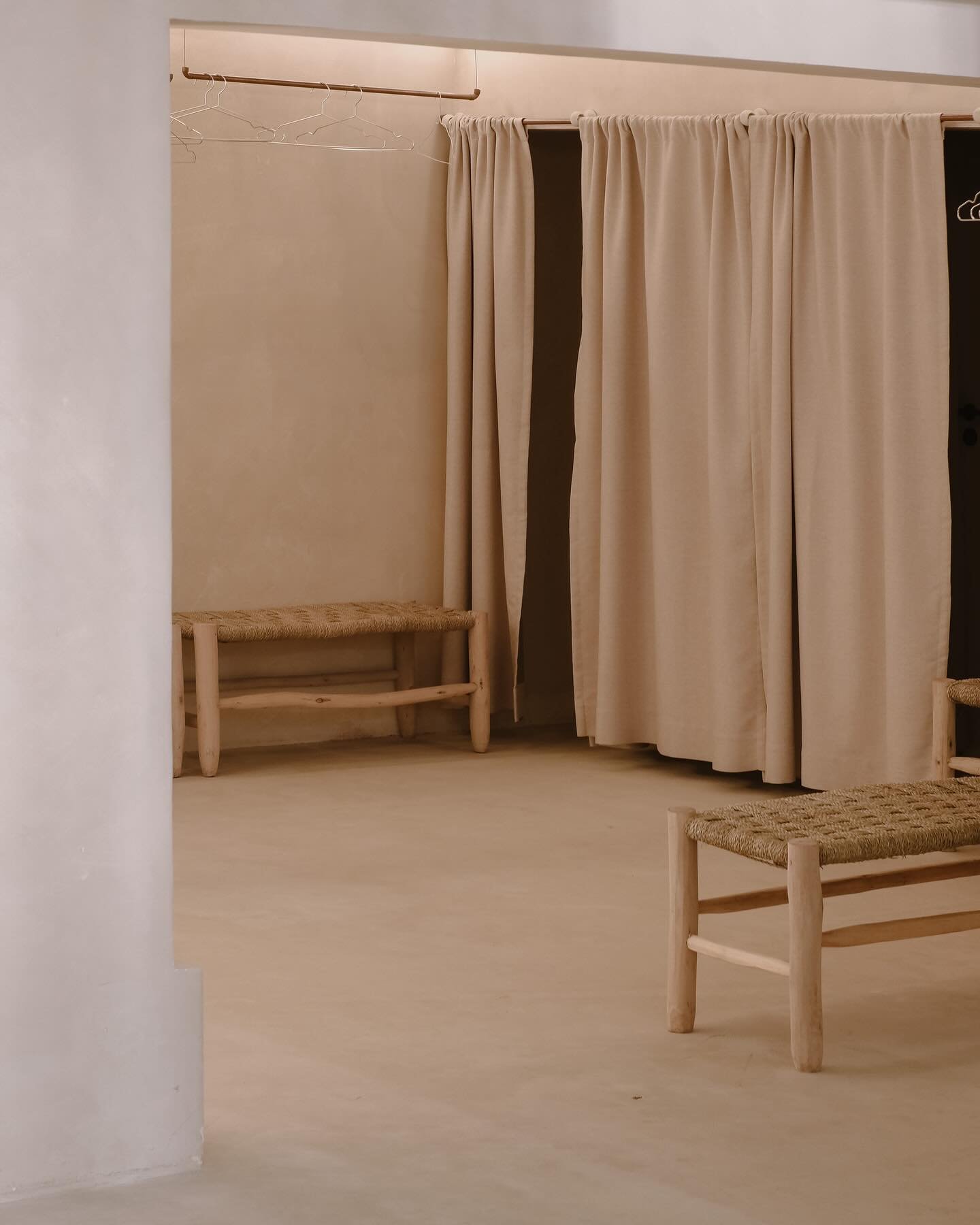 be strong, love softness. 🤍 a few glimpses of my time at @thekyndspace 

.
.
.
.
.

#brandphotography #photography #consciousbusiness #brandingforentrepreneurs #creativeservice #contentcreation #portfolioproject