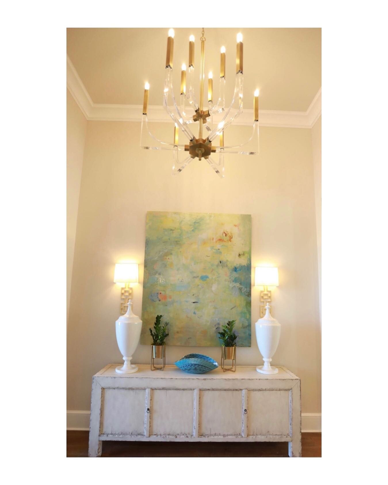 Design Tip Tuesday ⁣
⁣
⭐️Lighting is like the jewelry to a space makes a huge difference! ⁣
⭐️Picking out lights that are the correct scale and cousins of each other going from space to space is important. ⁣
⭐️ Make a plan and stick to it. Having a p