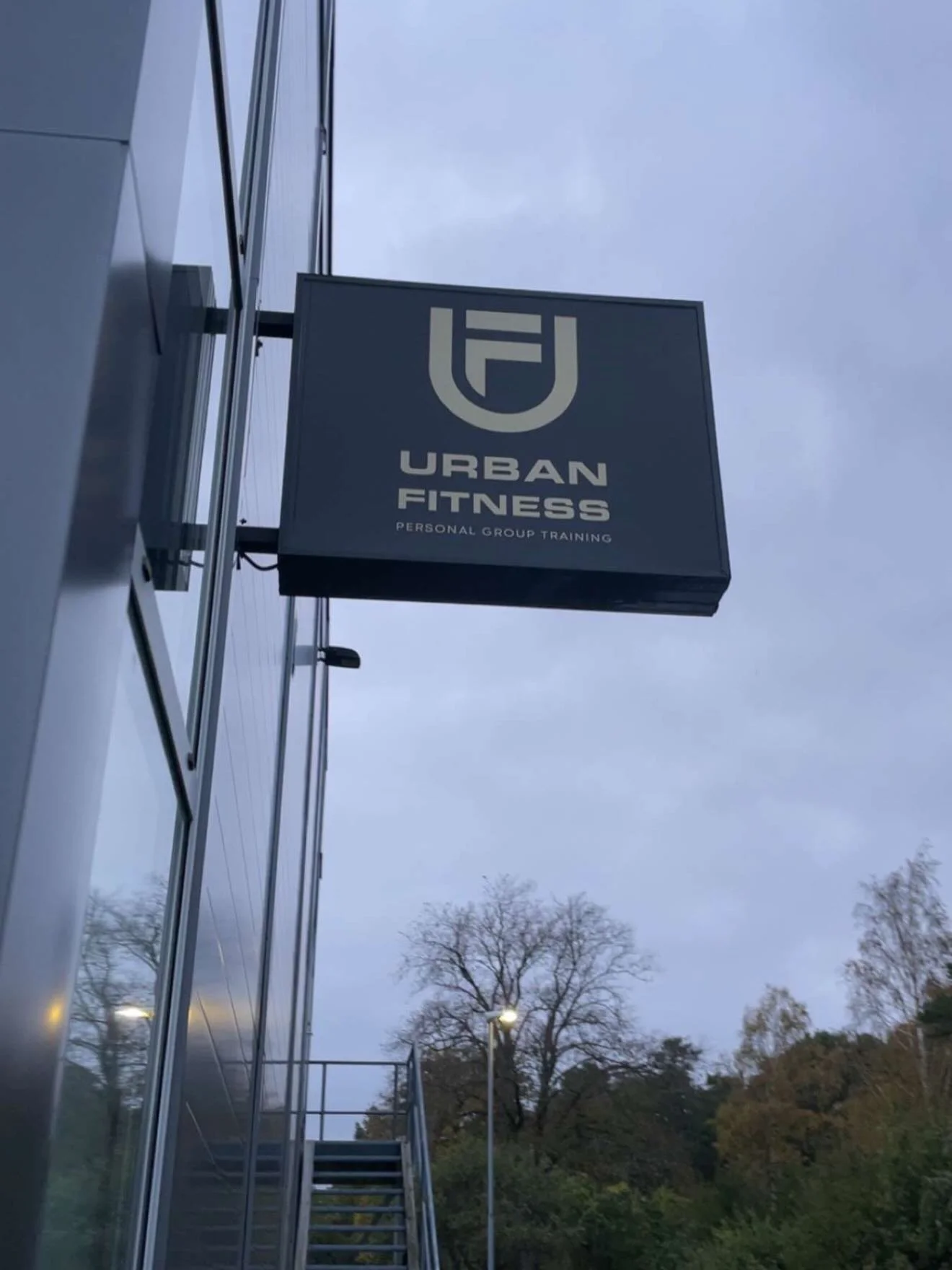 Her er en oversikt over de st&oslash;rste fitness-trendene for 2026 basert p&aring; bransjerapporter, ekspertanalyser og hva folk faktisk s&oslash;ker etter i trening i &aring;r 👇 ￼

🏋️&zwj;♂️ 1. Funksjonell trening og bevegelseskvalitet

Folk fort