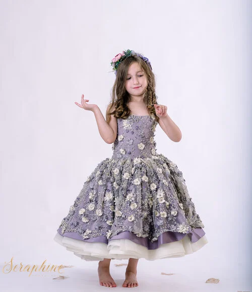 6+year+old+holding+a+butterfly+-3386.jpg