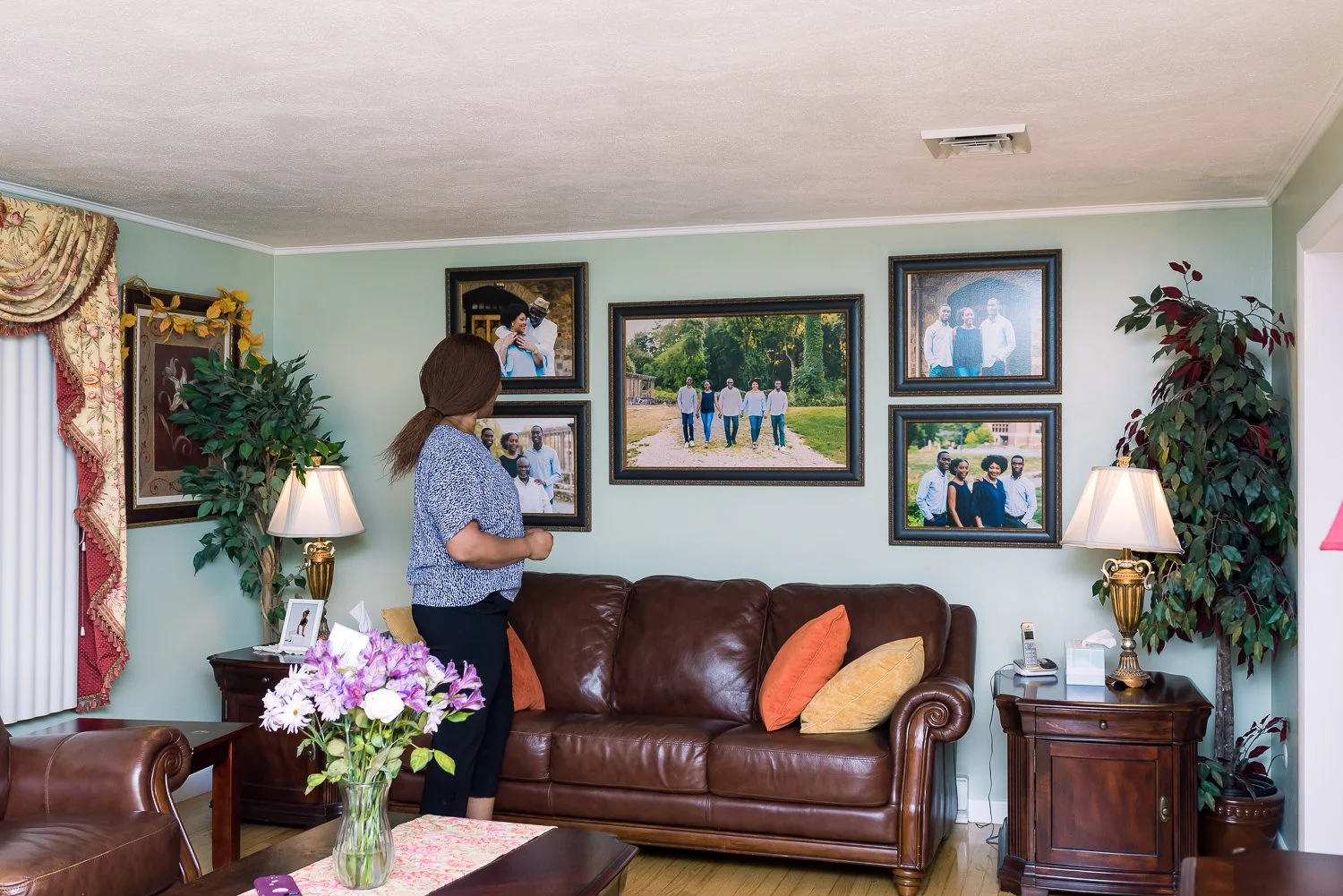 Installing a Collection of Family Portraits -8274.jpg
