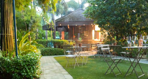 Art, Food &amp; Drinks at The Wicket Bar, Cricket Square