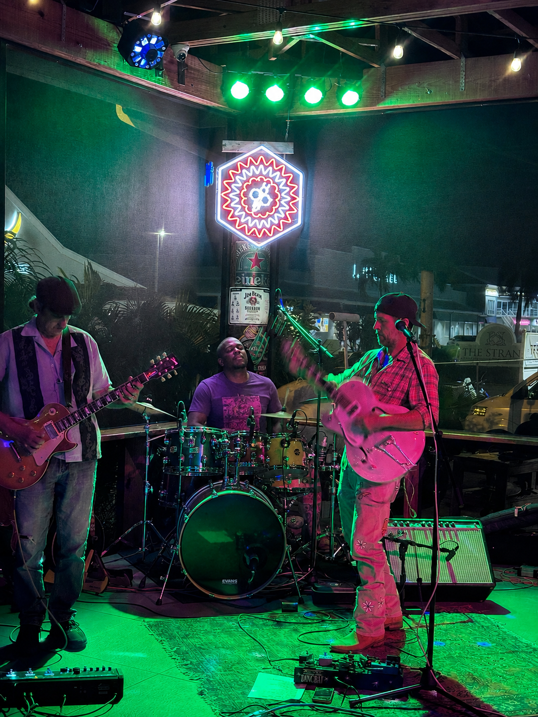 Live Original Music &amp; Art at The Hive