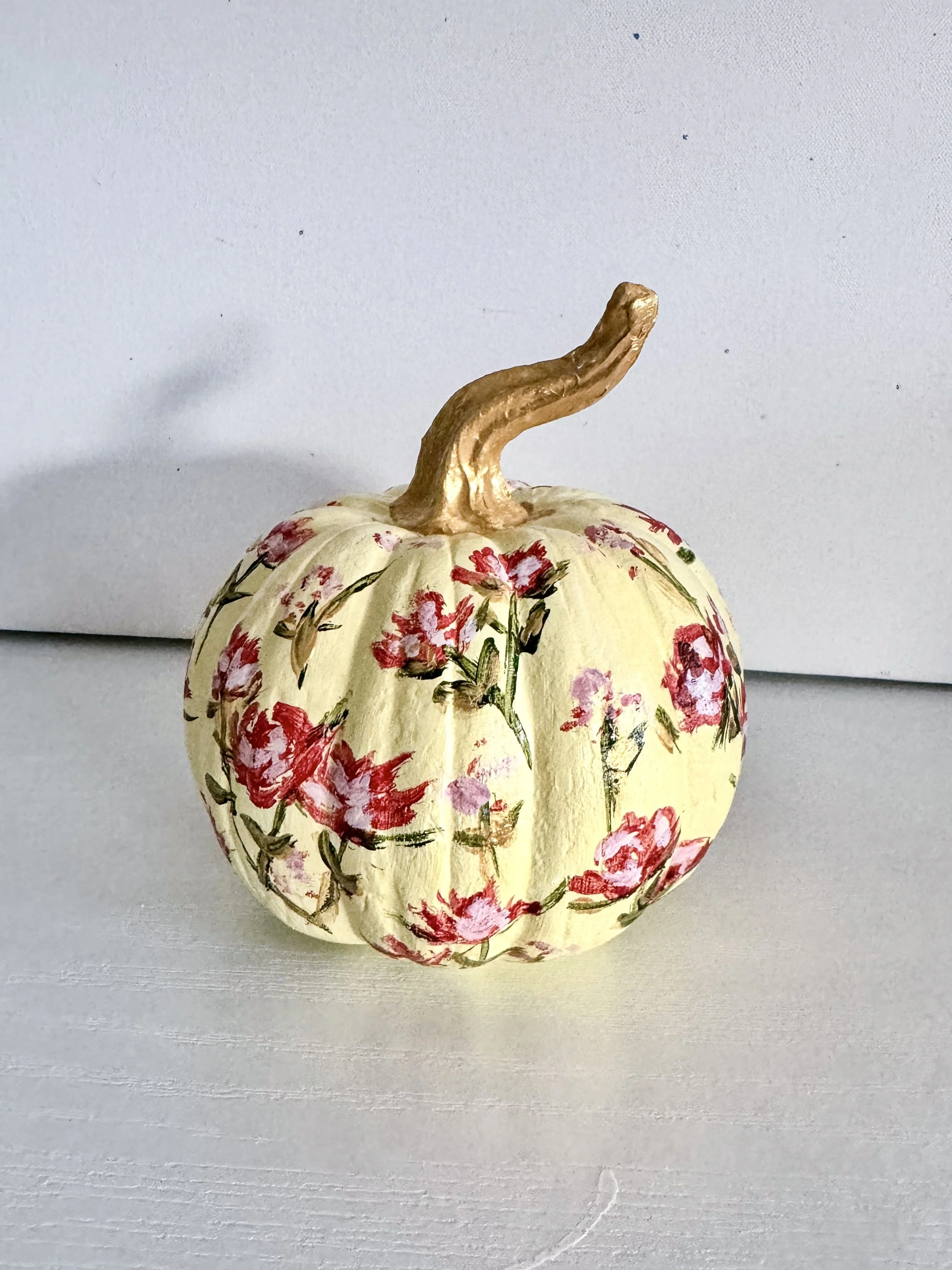 W&P Red Roses Pumpkin_1.jpg