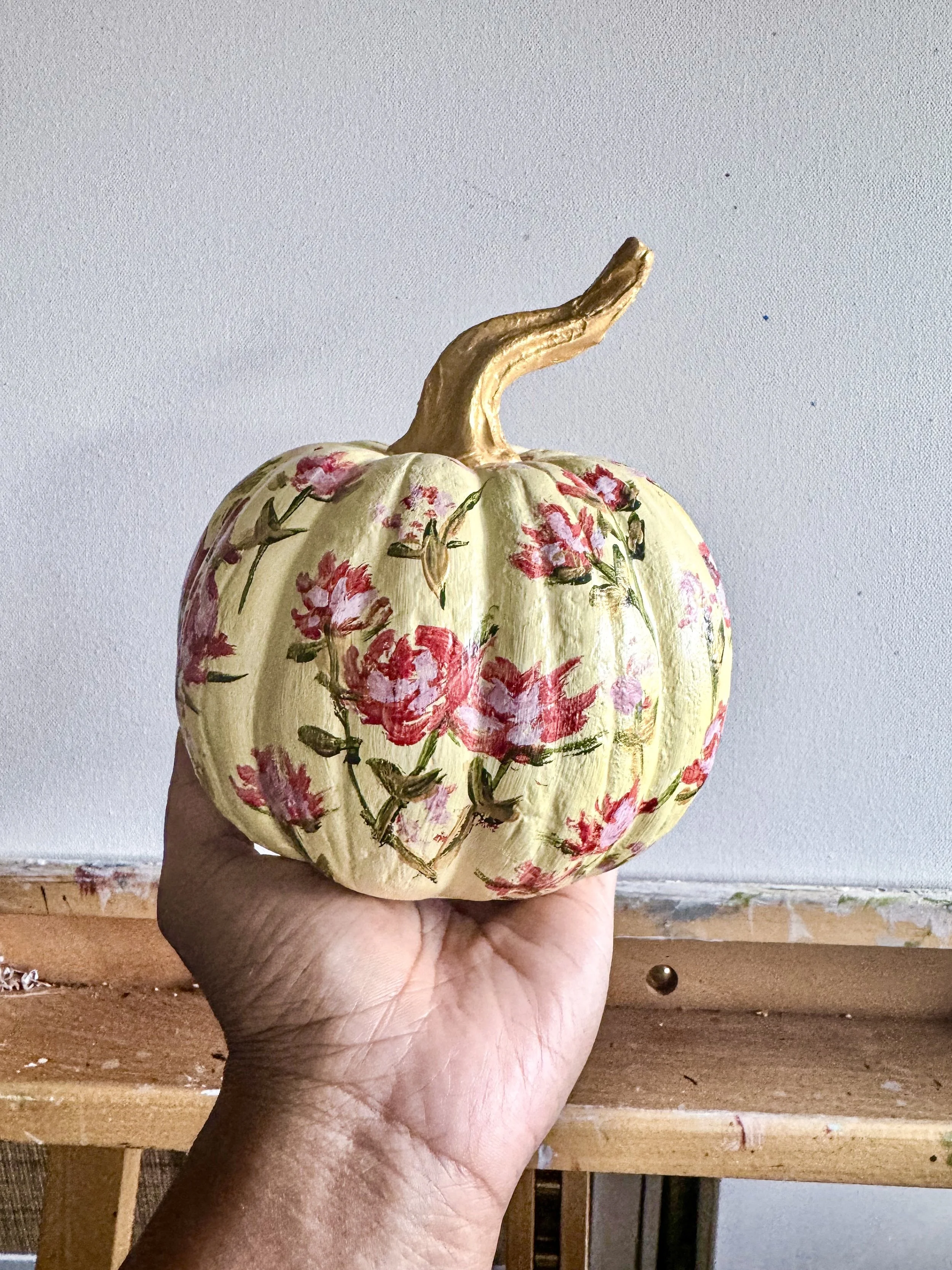 W&P Red Roses Pumpkin_3.jpg