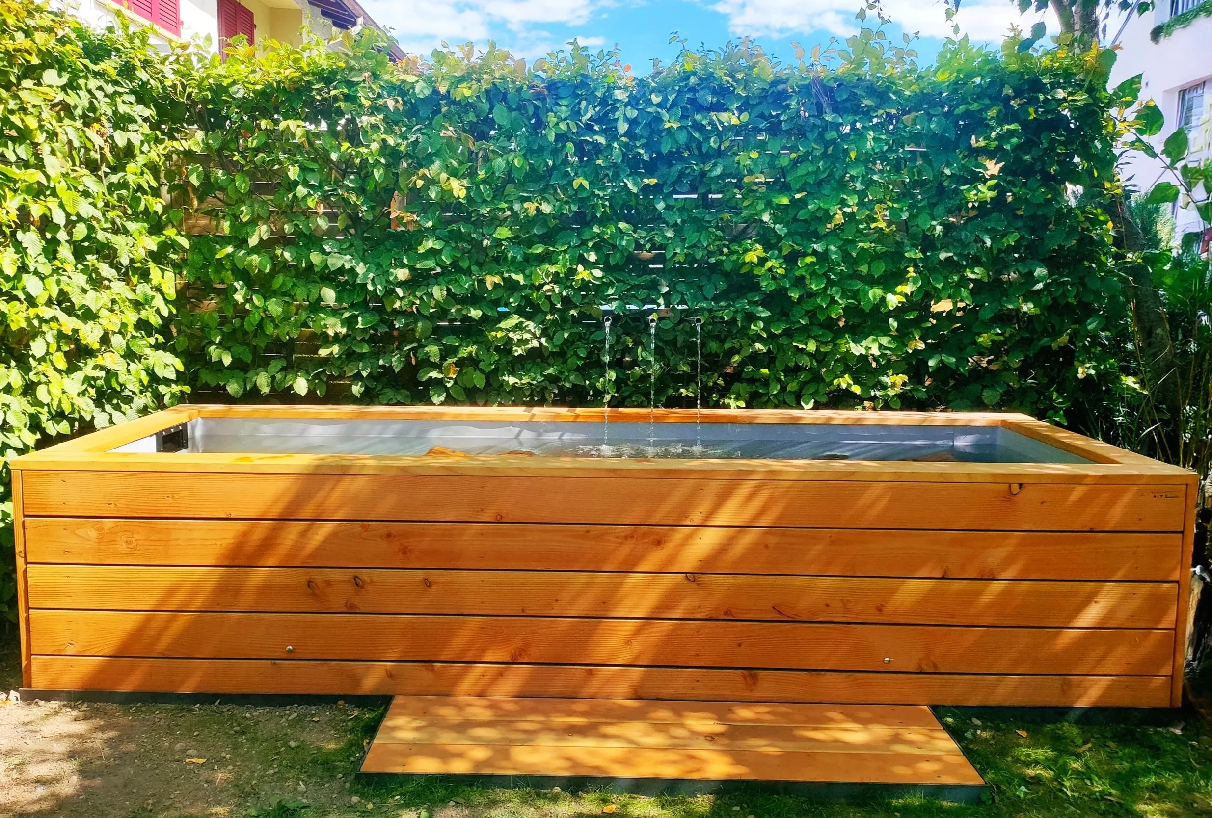 Badebrunnen, Wasser im Garten, Thun, Bern, Interlaken