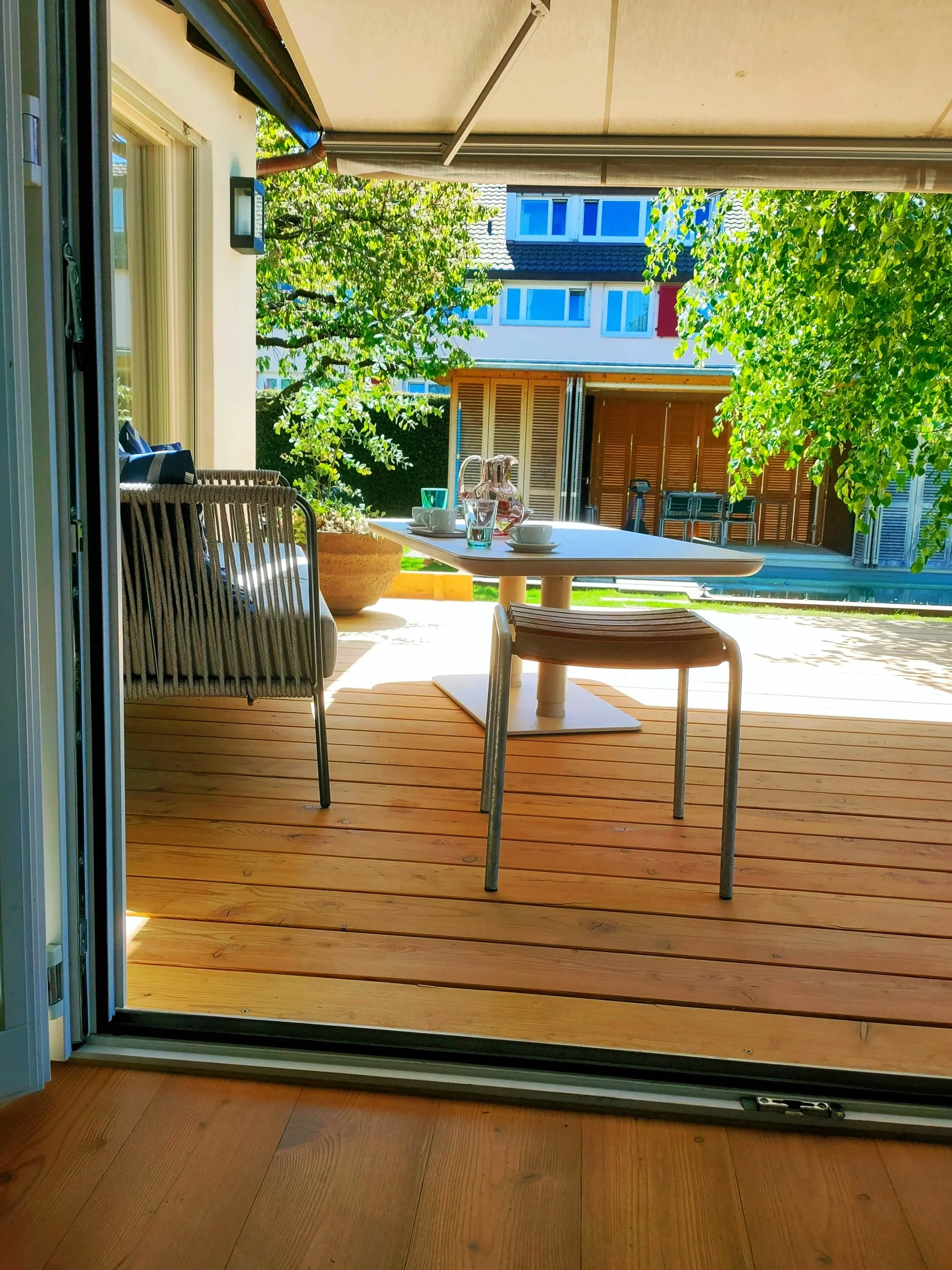 Innen und Aussen, Holzdeck, Lärche 