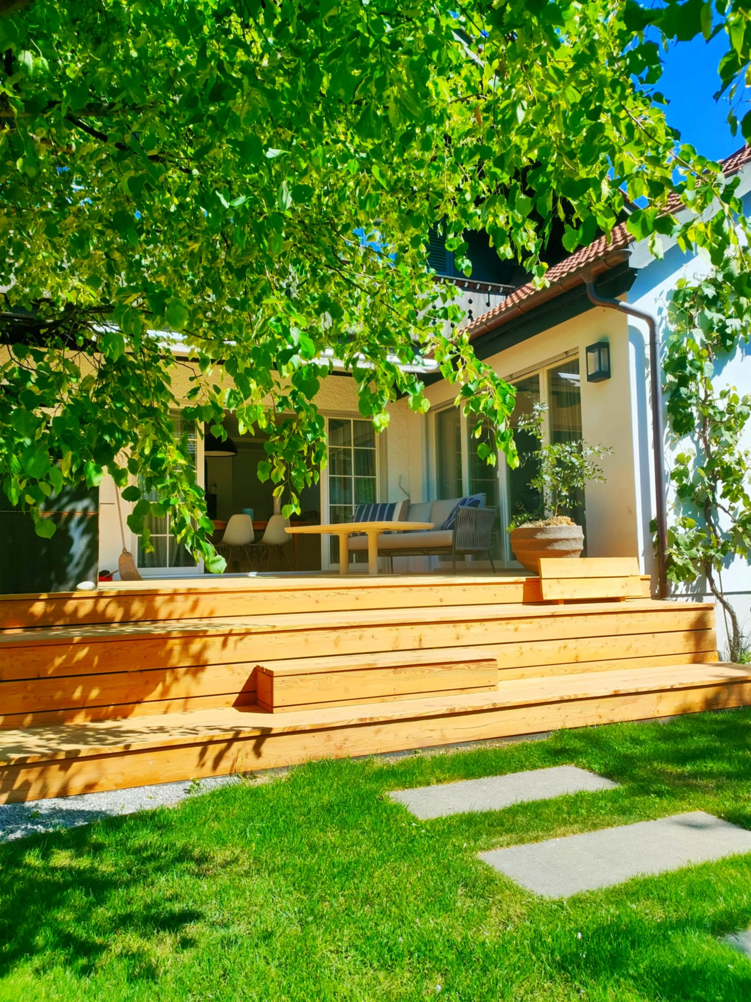 Gartengestaltung | Holzdeck | Lärche | Sitztreppe | Thun | Bern