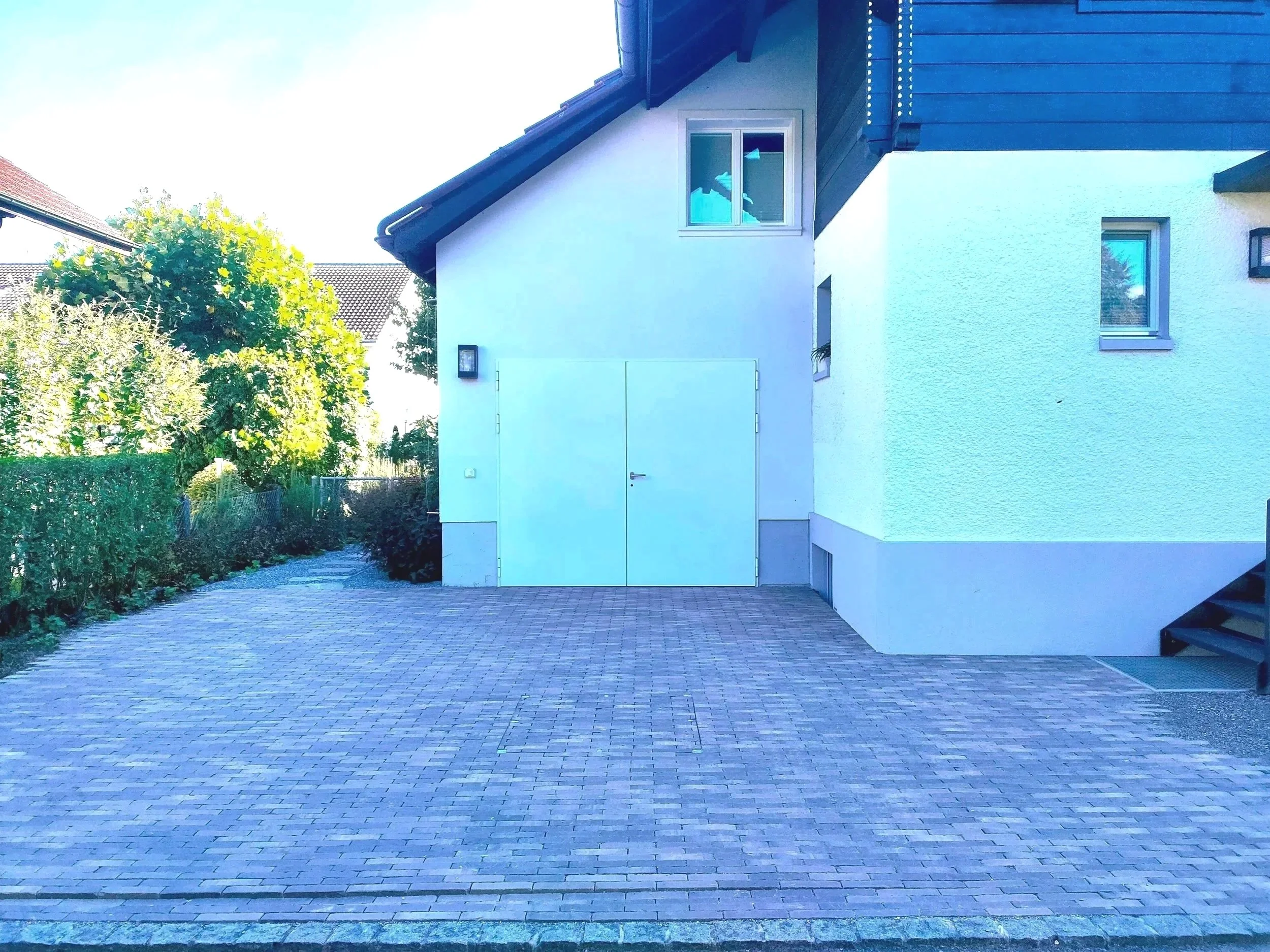 Einfahrt, Eingangsbereich, Klinker Bodenbelag passend zu alten Chalet,Umbau Thun,Bern