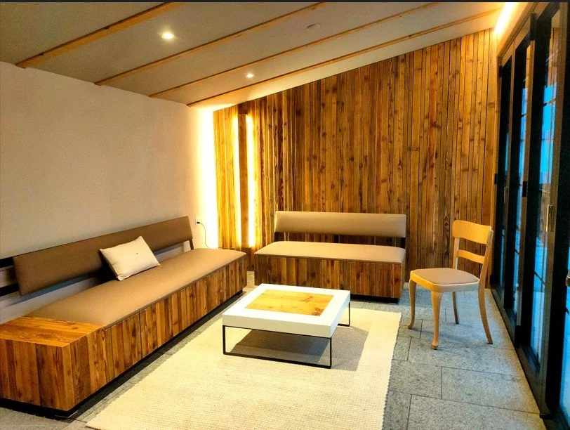 Sitzlounge eifach mit stil, Beleuchtung, Altholzverschalung, Gartenhaus, Umbau, Innen und Aussendesign in Thun,Bern