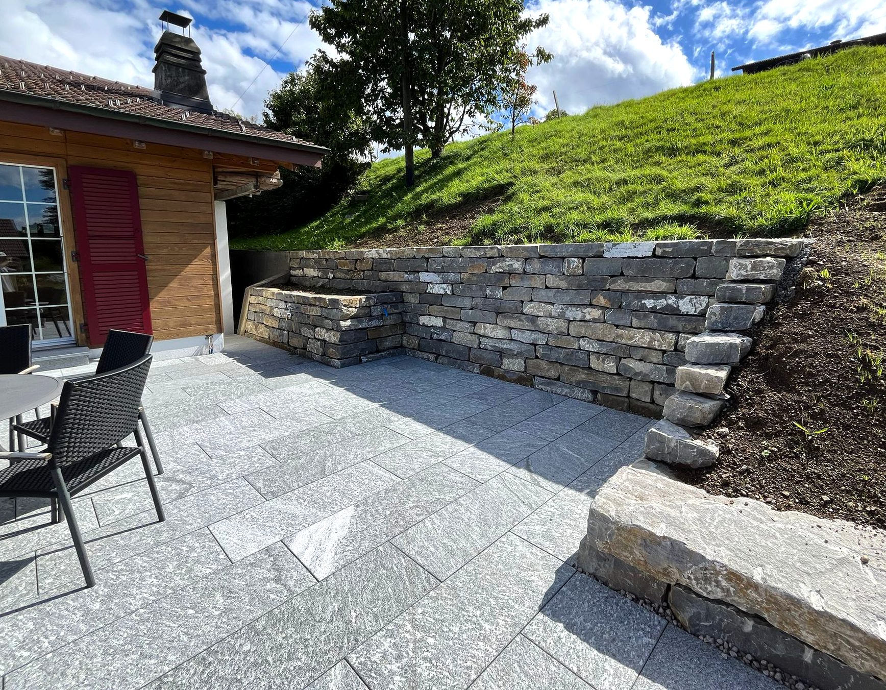 Natursteinmauer, Handarbeit, Bodenbelag aus der Schweiz,Onsernone