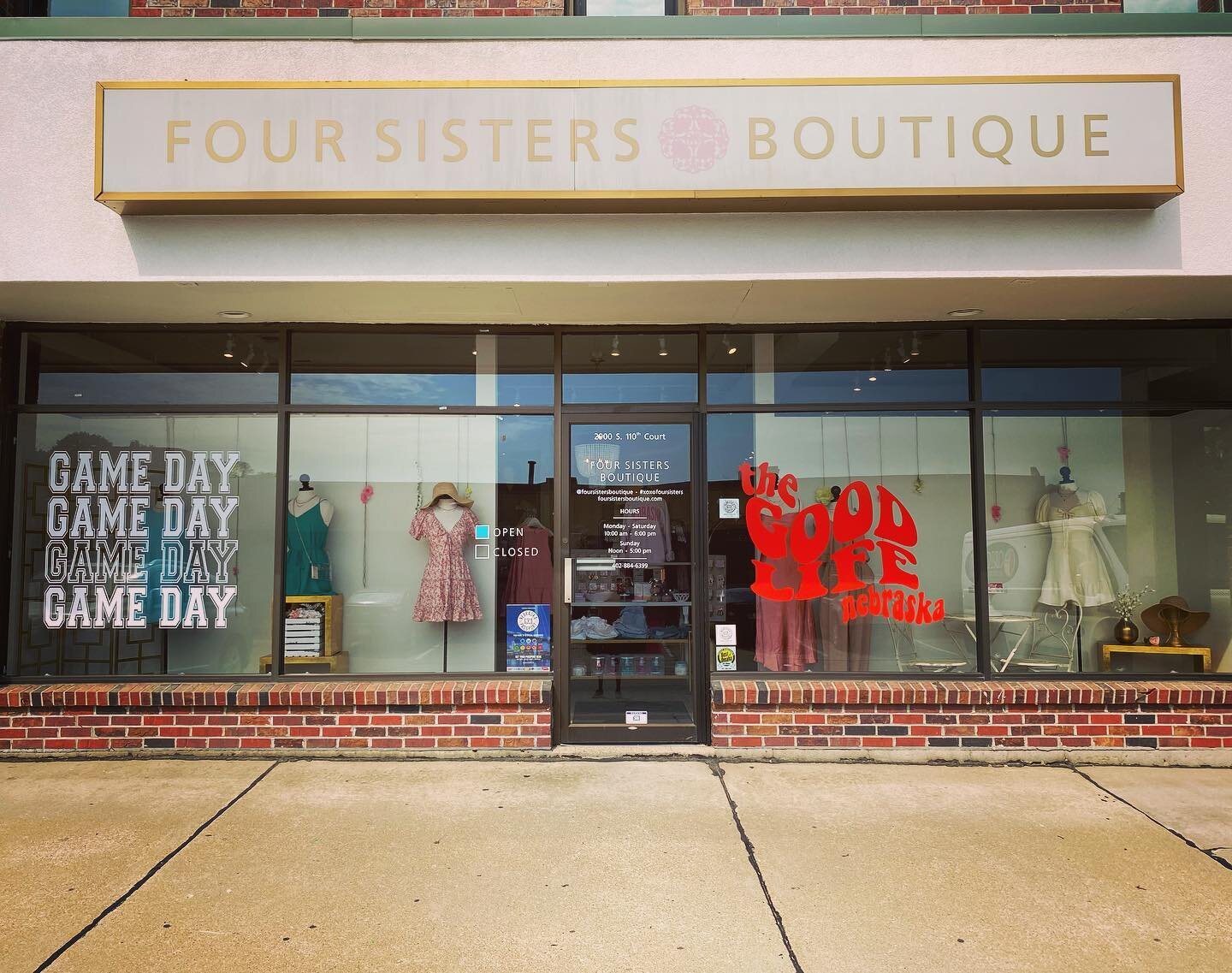 Thinking of enhancing your storefront aesthetics? We can help! Seasonal vinyl installed just in time for kickoff 🏈 @foursistersboutique is getting the party started with some new vinyl so go check it out at their tailgate party this Thursday, the 4t