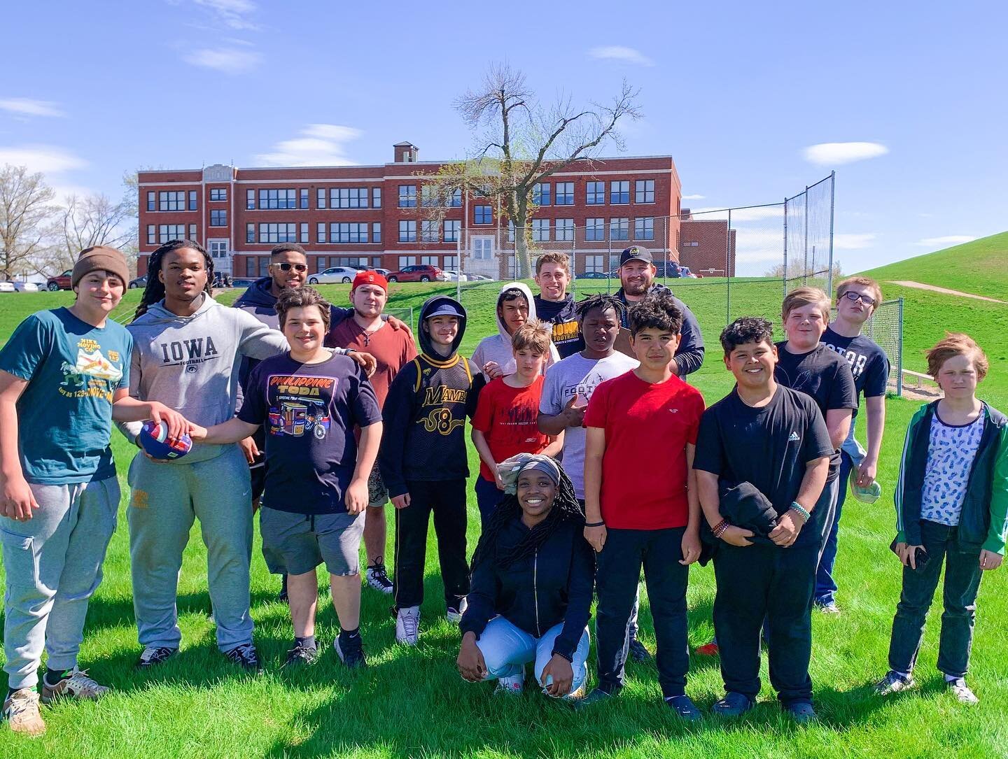 Running drills, tug-of-war, football trivia and so much more! Our middle schoolers had a great time yesterday with @hawkeyefootball @iowaswarm! Thank you!!! 🏈