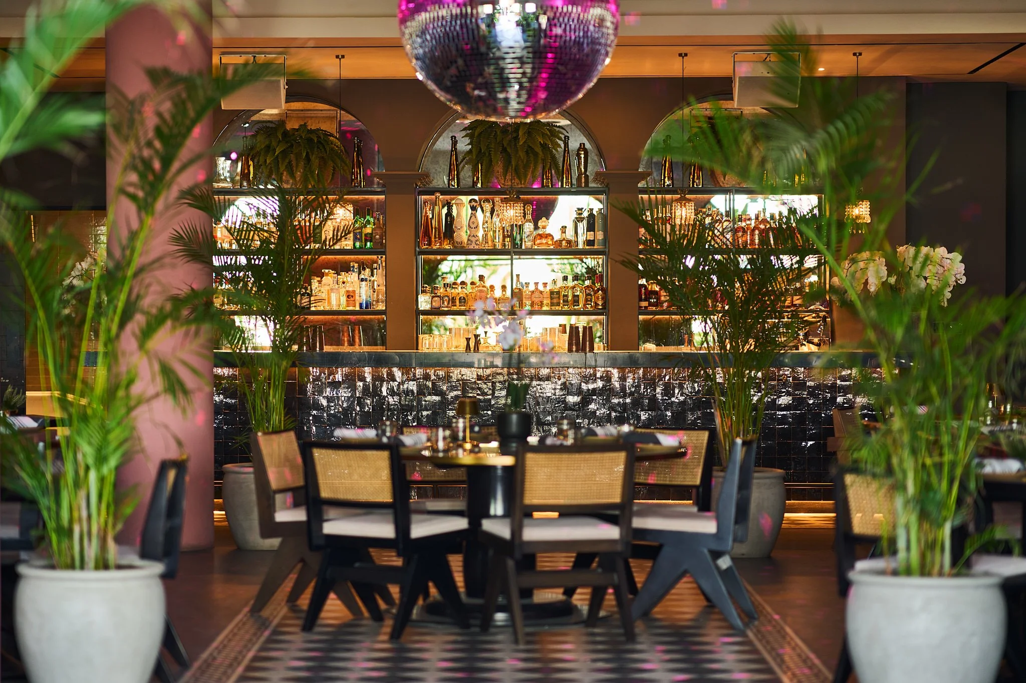 Guests dancing and celebrating at GITANO DUBAI, where tropical glamour, mezcal cocktails, and bohemian energy light up the night.