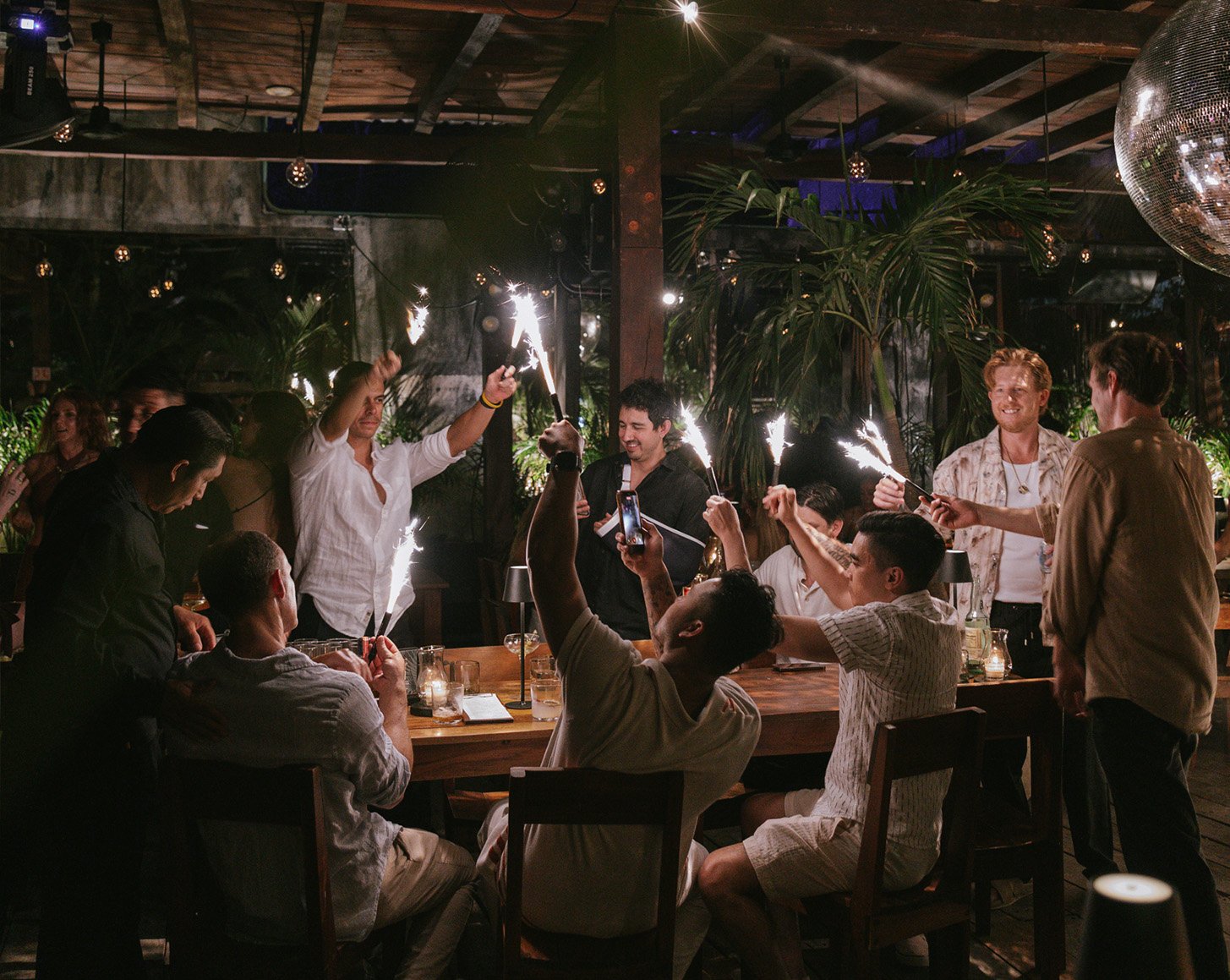 VIP EXPERIENCE - 275  USD PP ( JUST FRIDAYS )