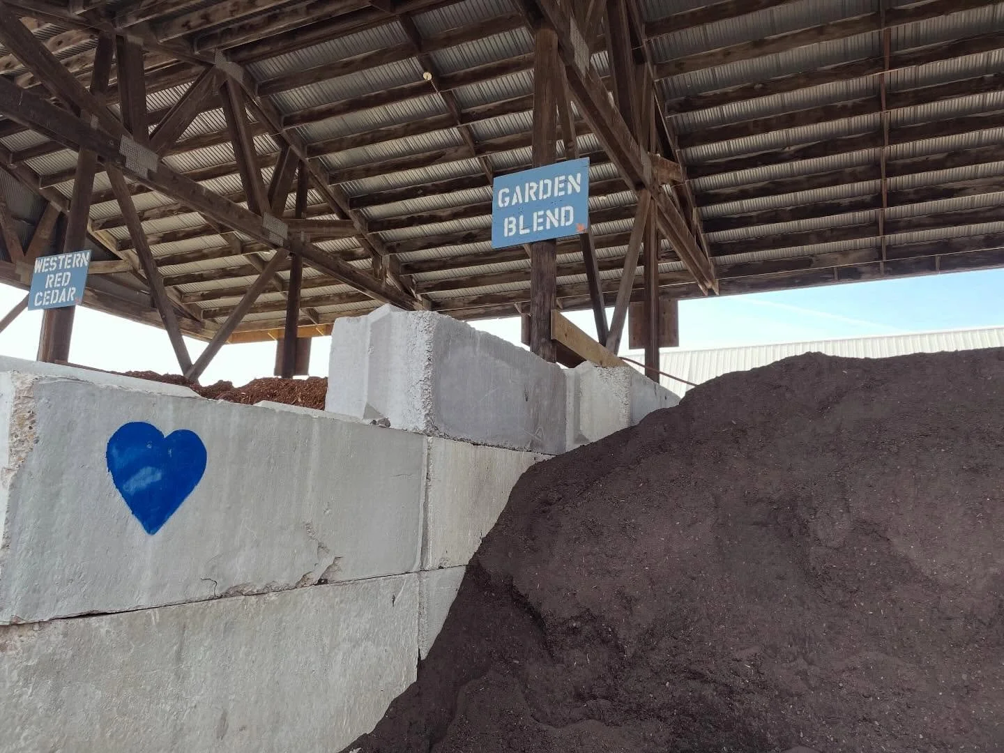We sold over 780 yards of Garden Blend last summer! Want to know why? We use the best ingredients on the market! Topsoil (screened and clean and blended with peat) + Compost (vegetative and fully composted) + COWSMO (organic cow manure) + Pine Fines 