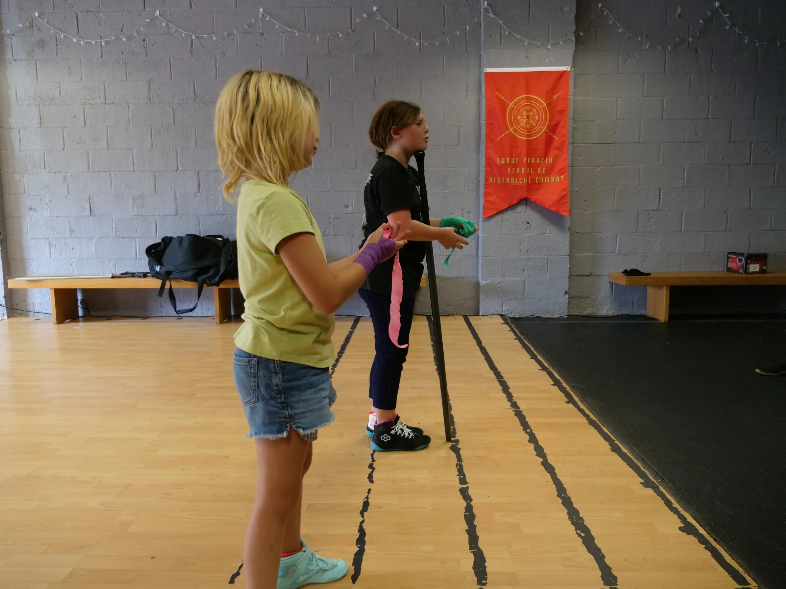Girls HEMA class for swordsmanship - Martial arts