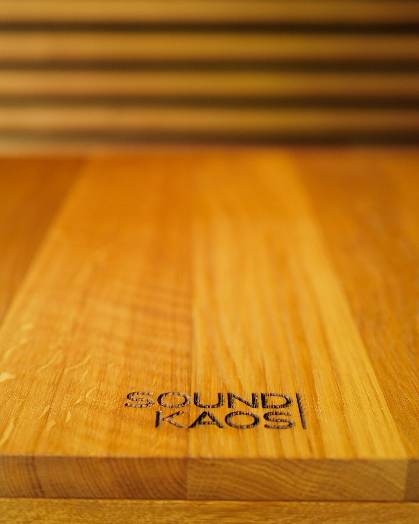 Zooming in on Gravitas, where craftsmanship meets resonance in every intricate wood grain. Feel the bass, see the detail. ⁠
⁠
#SoundKaos #LoudSpeakers #HiFi #HiFiAudio #HiFiSound #Switzerland #Music⁠