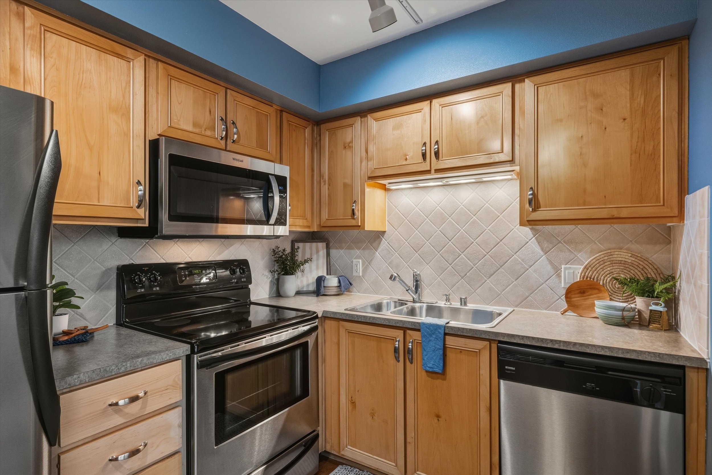 05-960 Harris Ave B307 (2).jpg