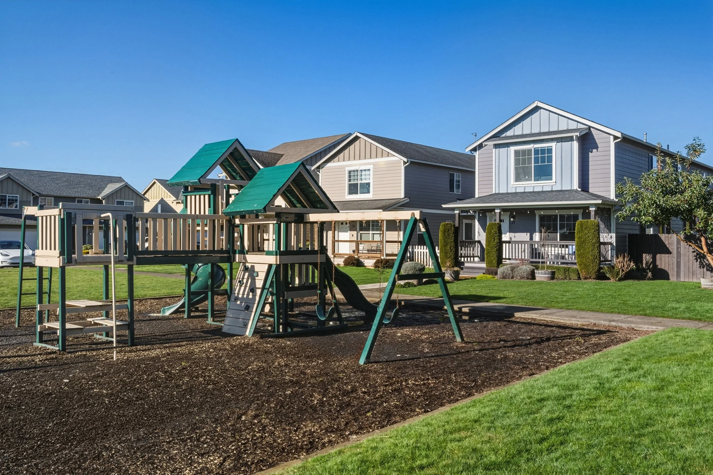 20-2200 Greenview Cir, #17 (8).jpg