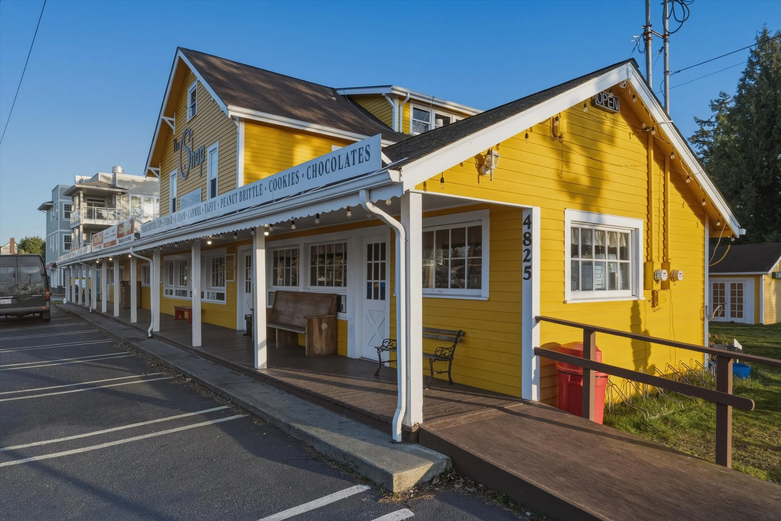 22-7563 Morrison Ave (20).jpg