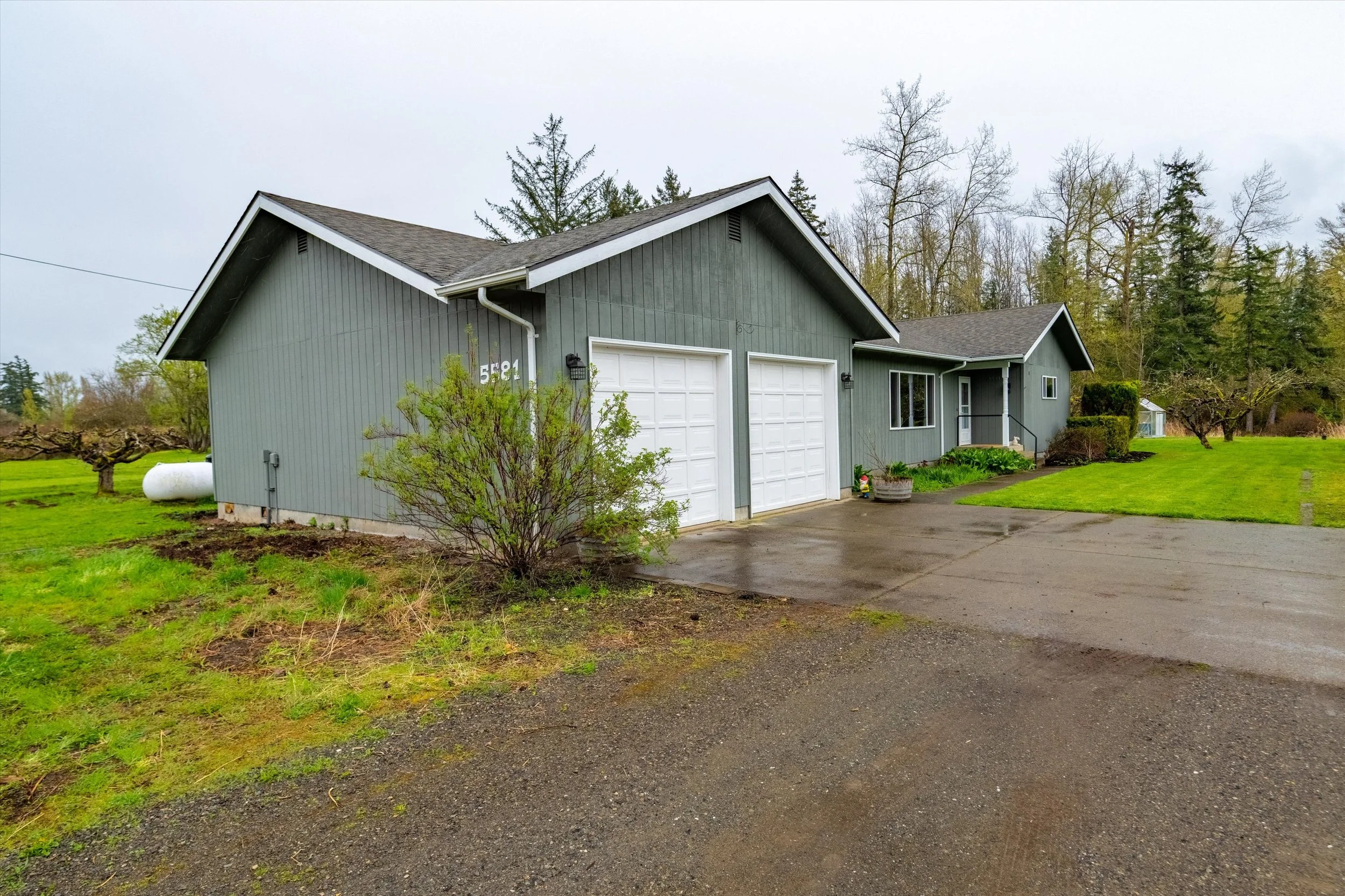 03-5581 Mission Rd exterior-1.jpg