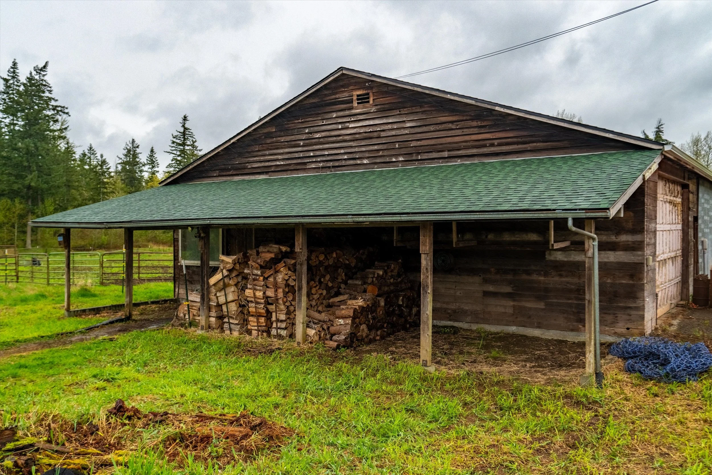 04-5581 Mission Rd exterior-2.jpg