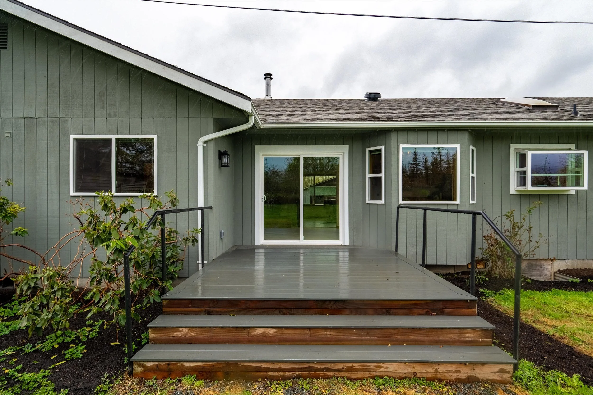 08-5581 Mission Rd exterior-7.jpg