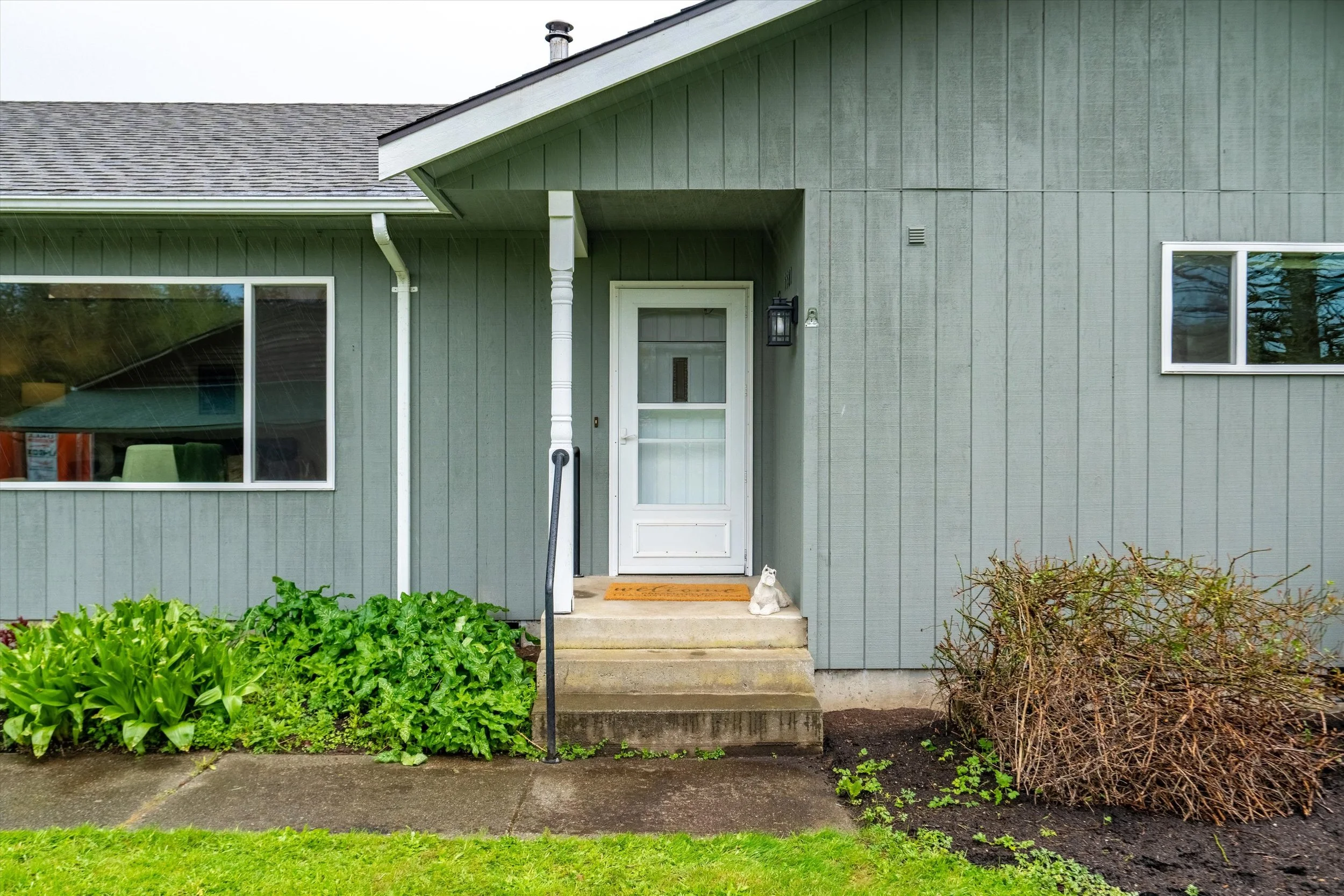 15-5581 Mission Rd exterior-14.jpg