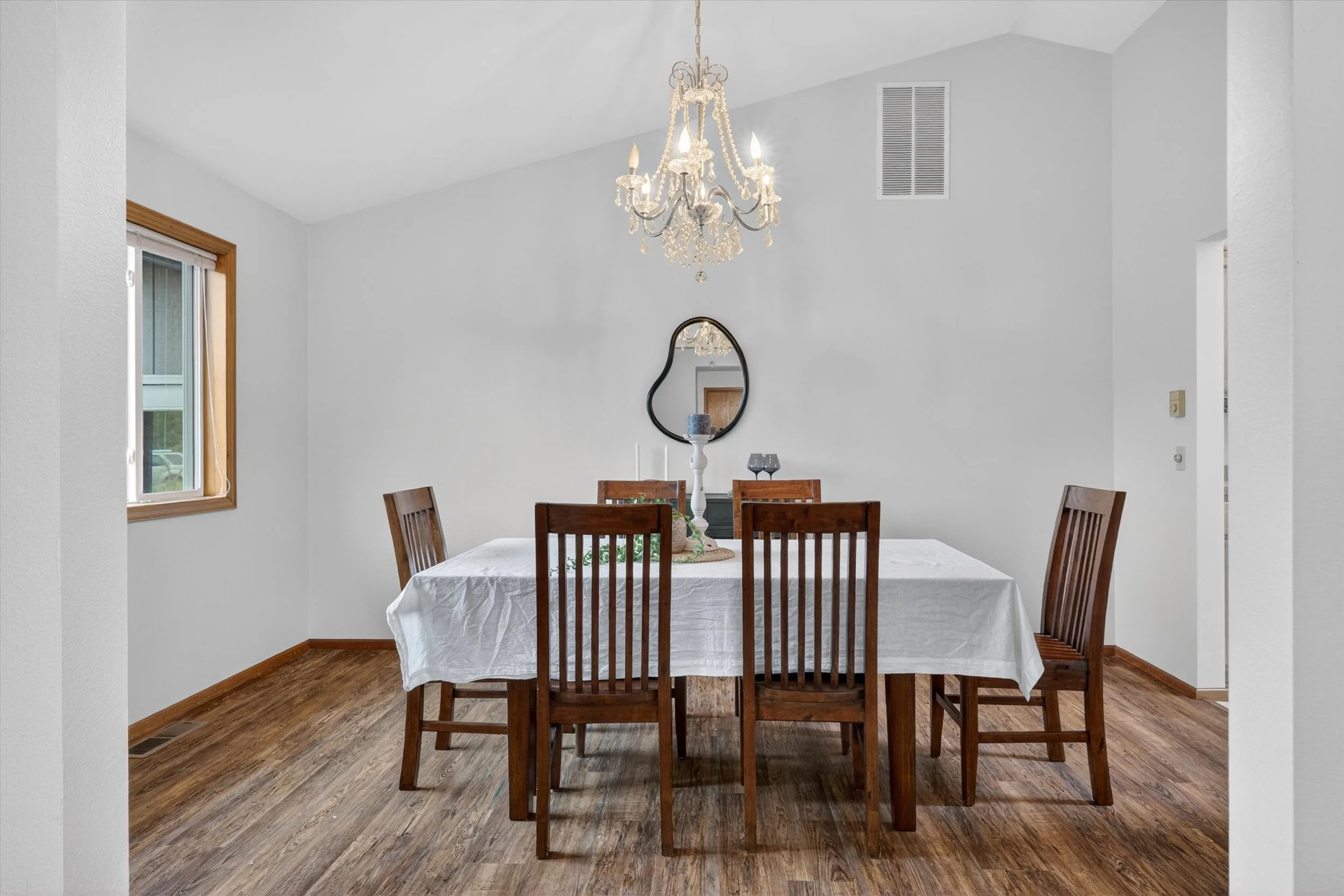 24-5581 Mission Rd-2.jpg